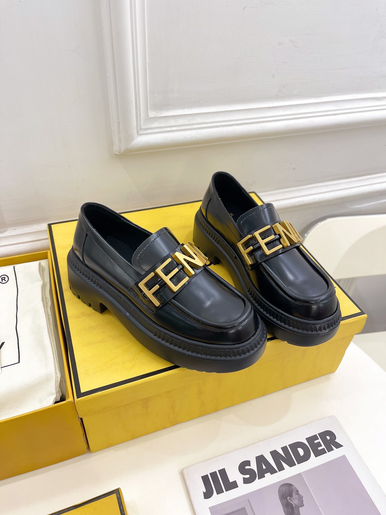 Bagsaaa F**di Black Loafers 