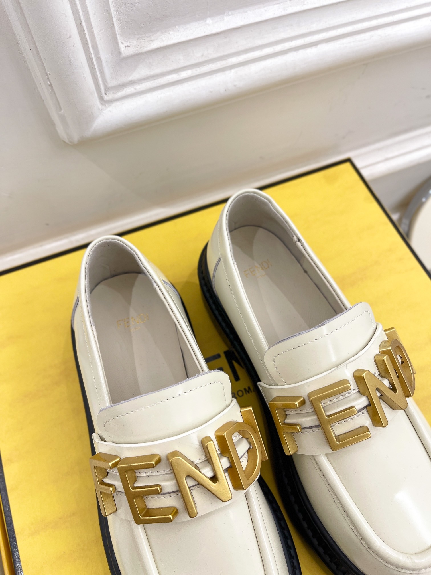 Bagsaaa F**di White Loafers