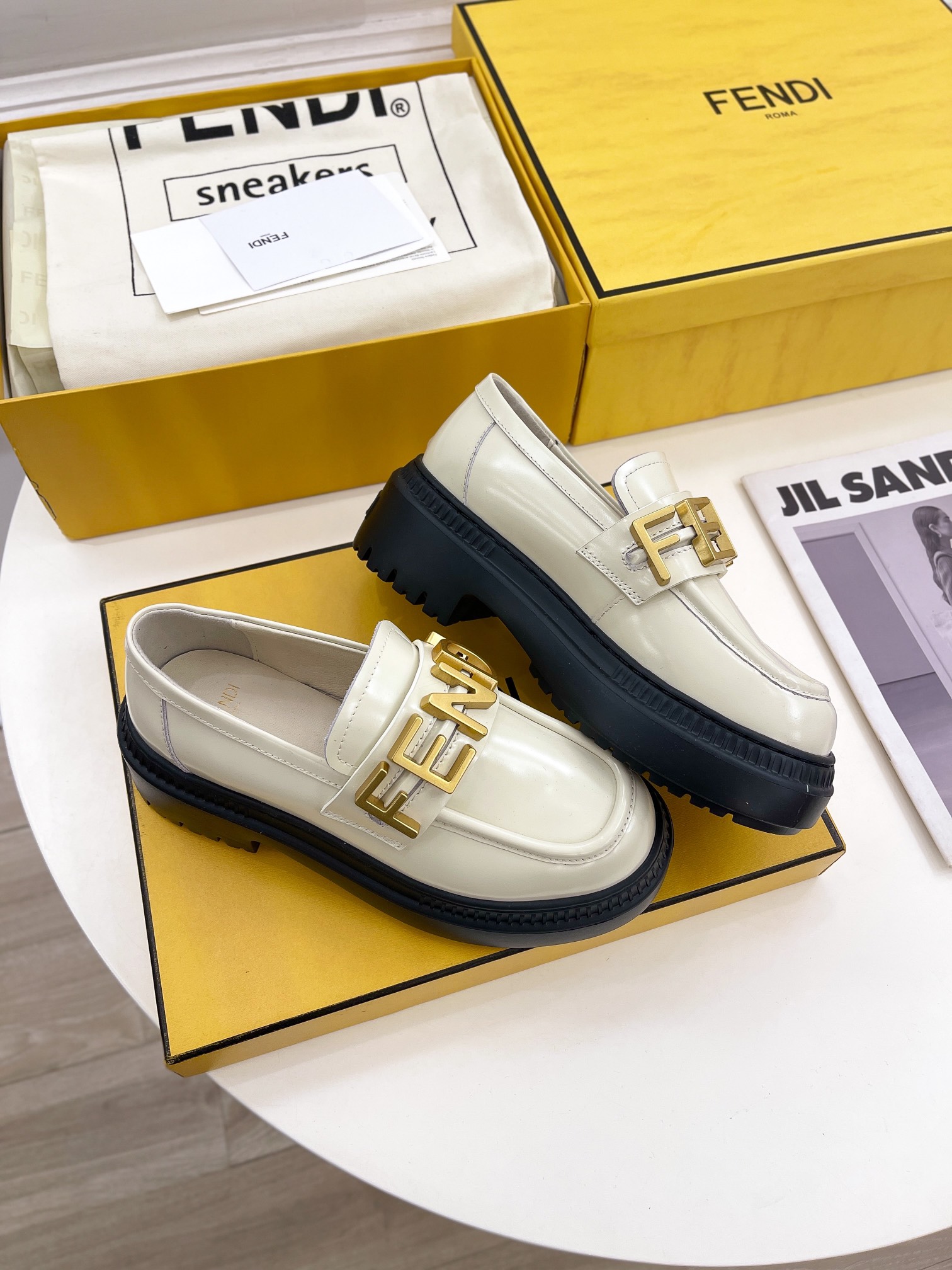 Bagsaaa F**di White Loafers