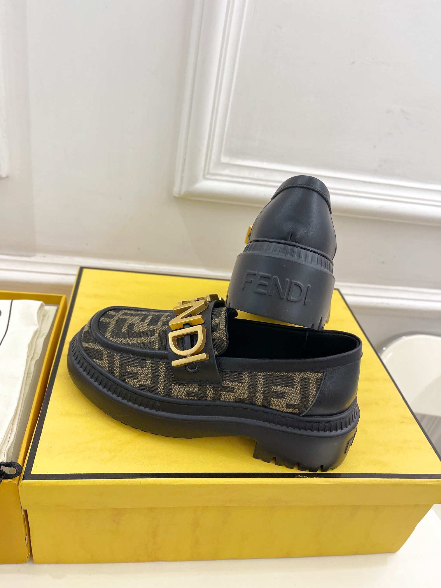 Bagsaaa F**di Brown FF Logo Loafers