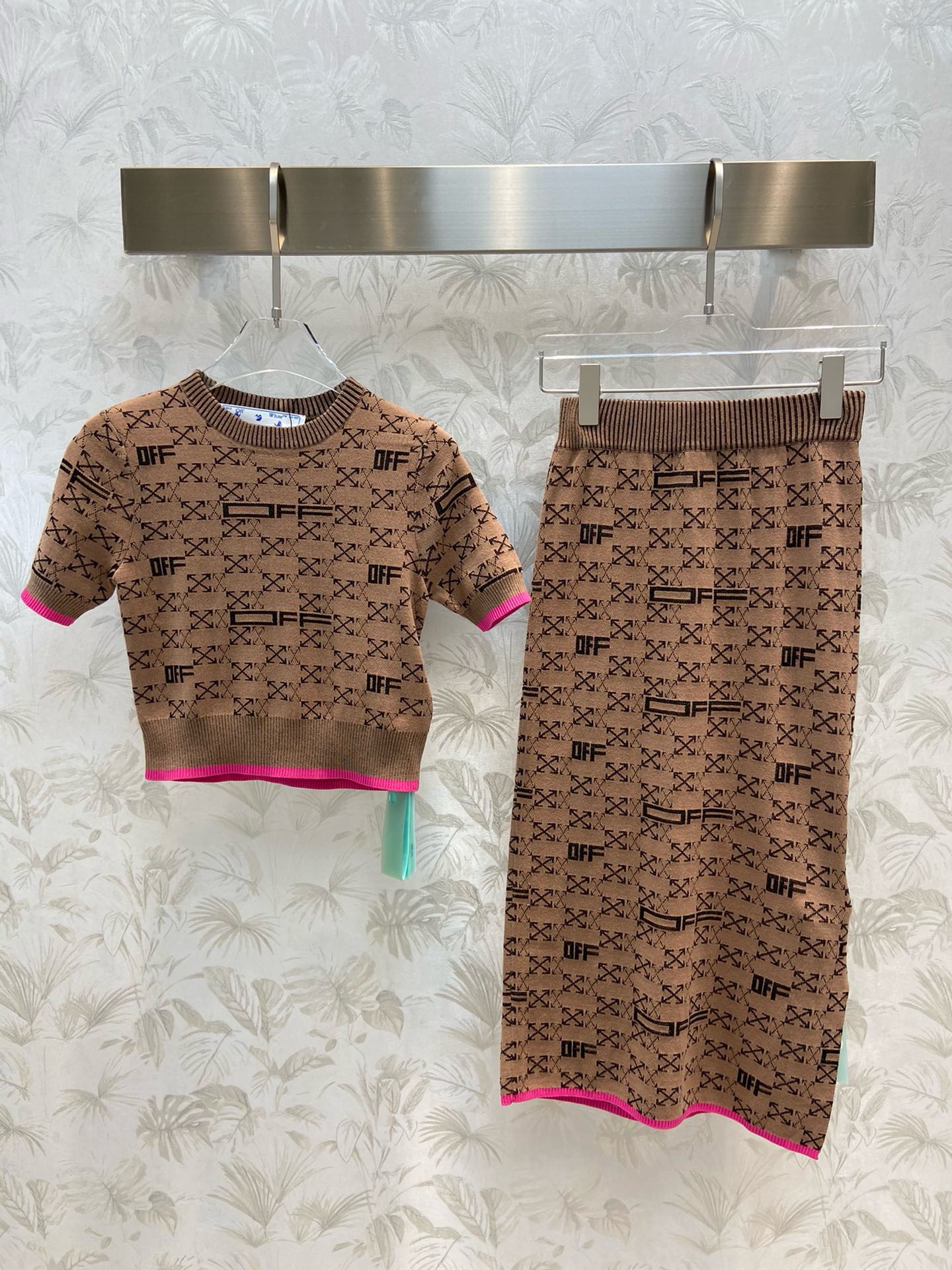 Bagsaaa Off White Knitted Set Brown