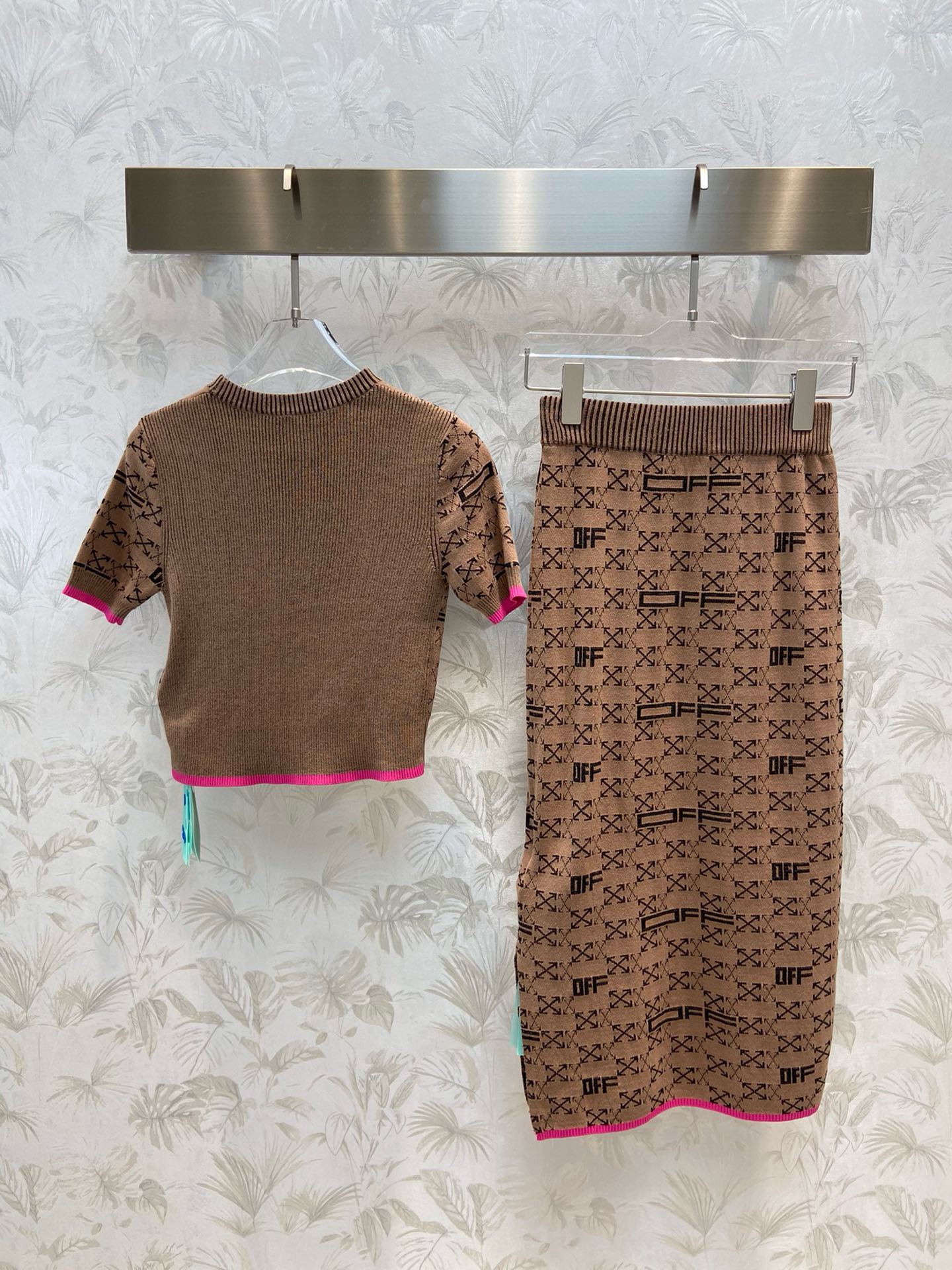 Bagsaaa Off White Knitted Set Brown