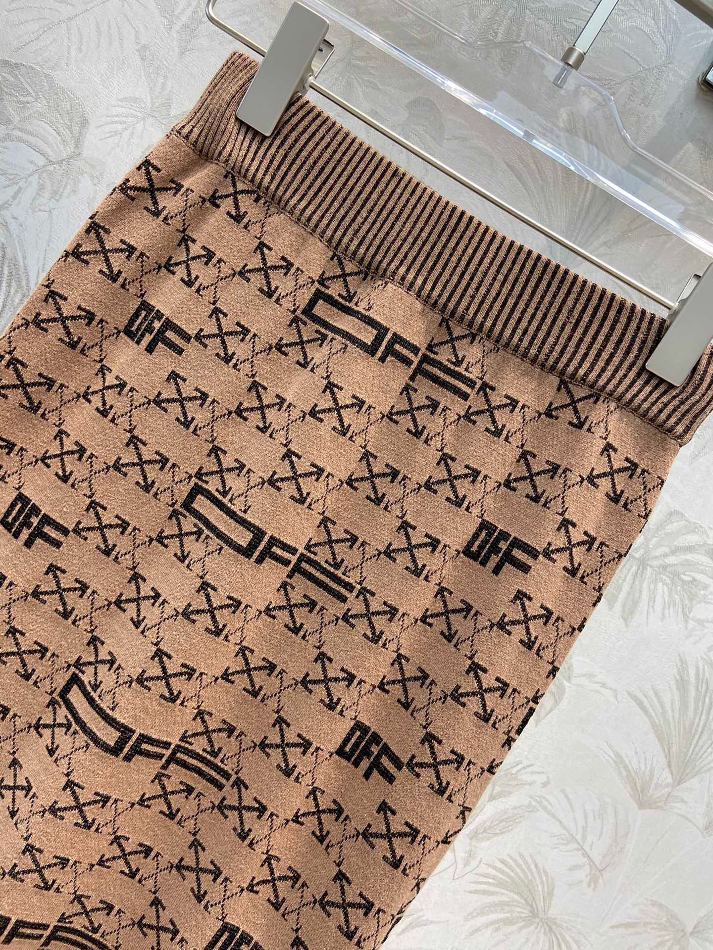 Bagsaaa Off White Knitted Set Brown