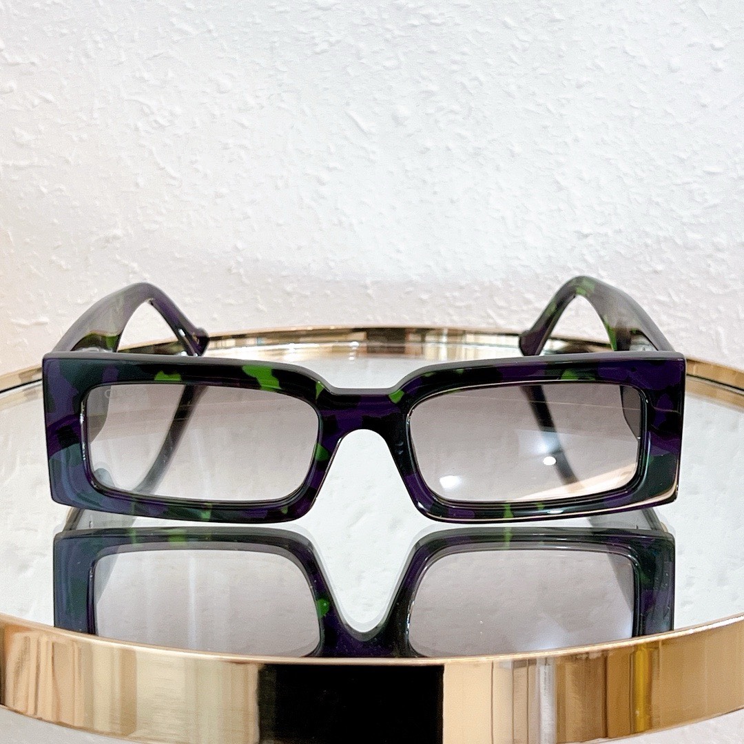 Bagsaaa Gvc*1 Square Sunglasses