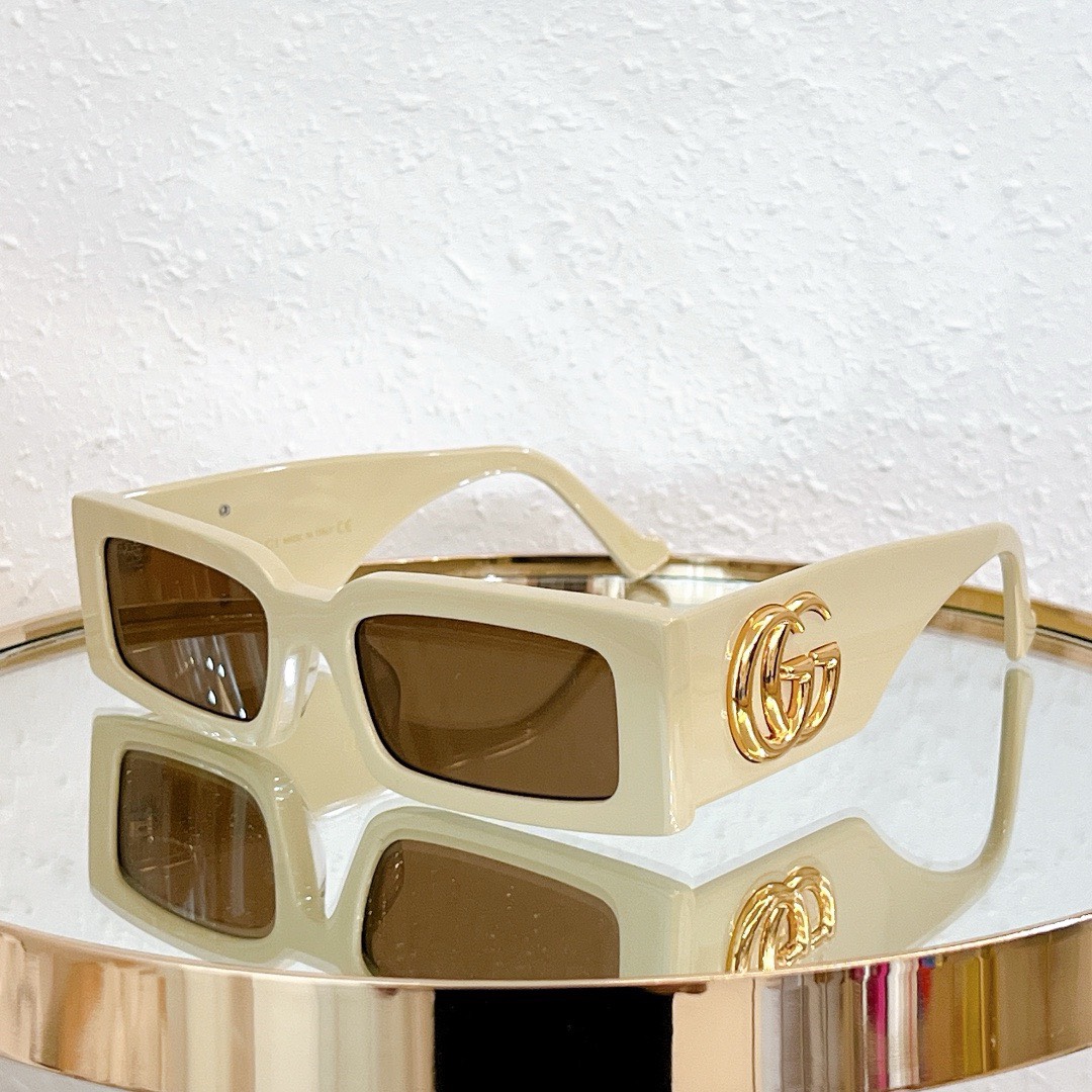 Bagsaaa Gvc*1 Square Sunglasses