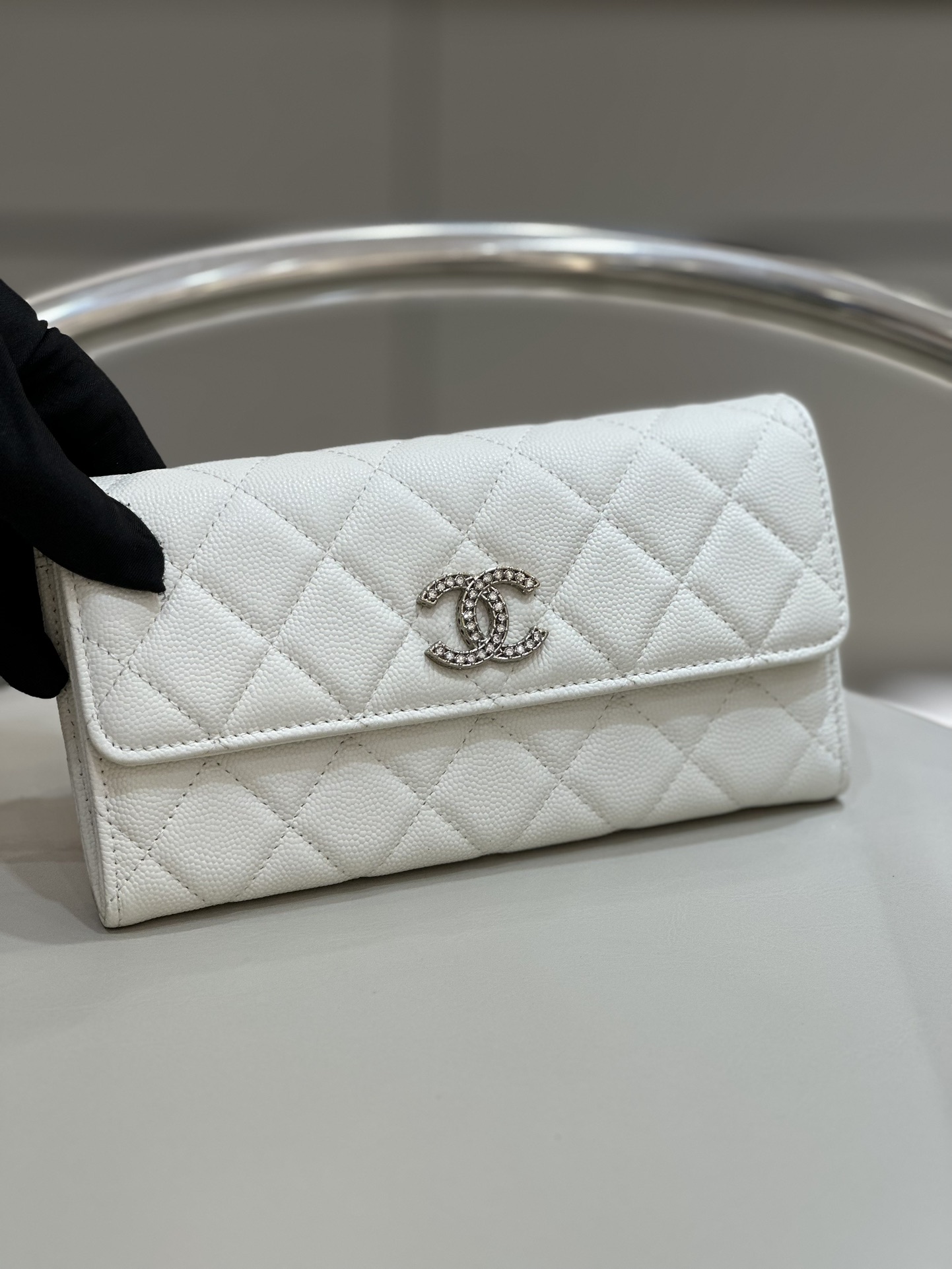 Bagsaa Ch**el Flap Wallet White CC Logo Caviar Leather - 19x3x10cm