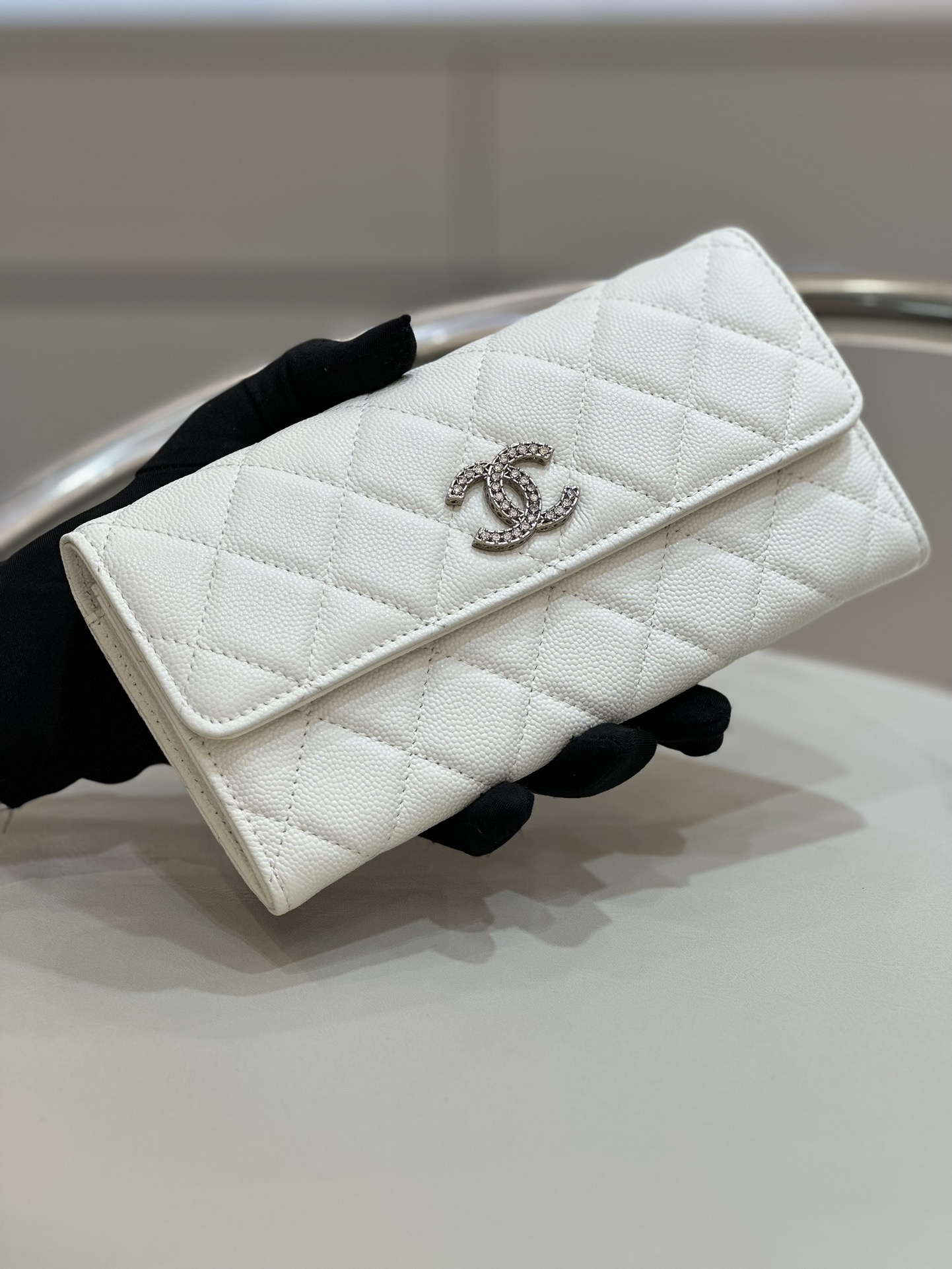 Bagsaa Ch**el Flap Wallet White CC Logo Caviar Leather - 19x3x10cm
