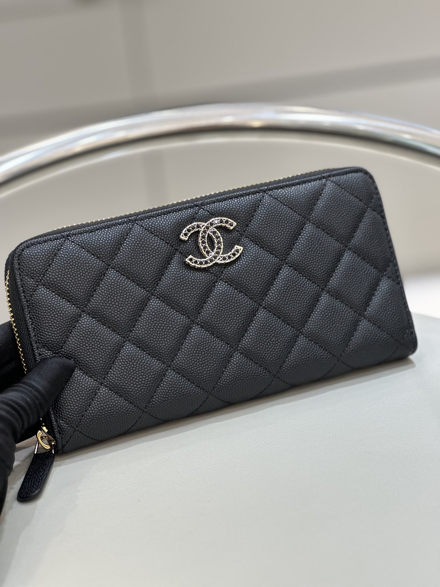 Bagsaa Ch**el Zippy Wallet Black CC Logo Caviar Leather - 19x3x10cm