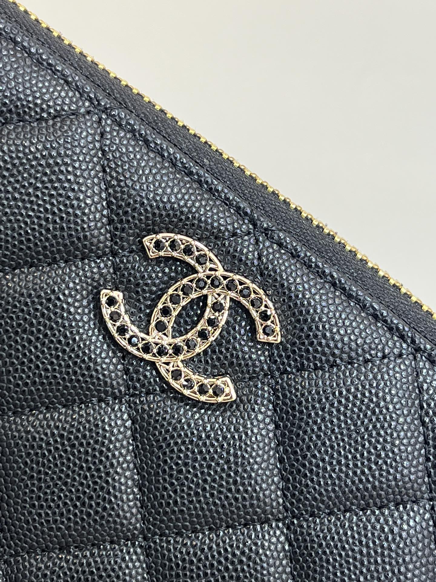 Bagsaa Ch**el Zippy Wallet Black CC Logo Caviar Leather - 19x3x10cm