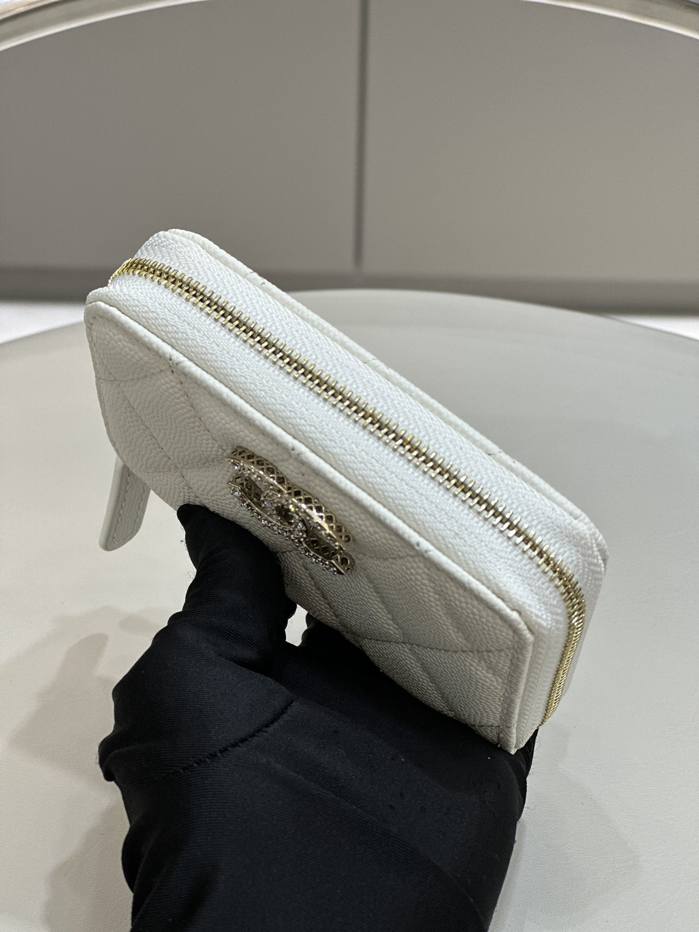 Bagsaa Ch**el Coin Purse White CC Logo Caviar Leather - 19x3x10cm