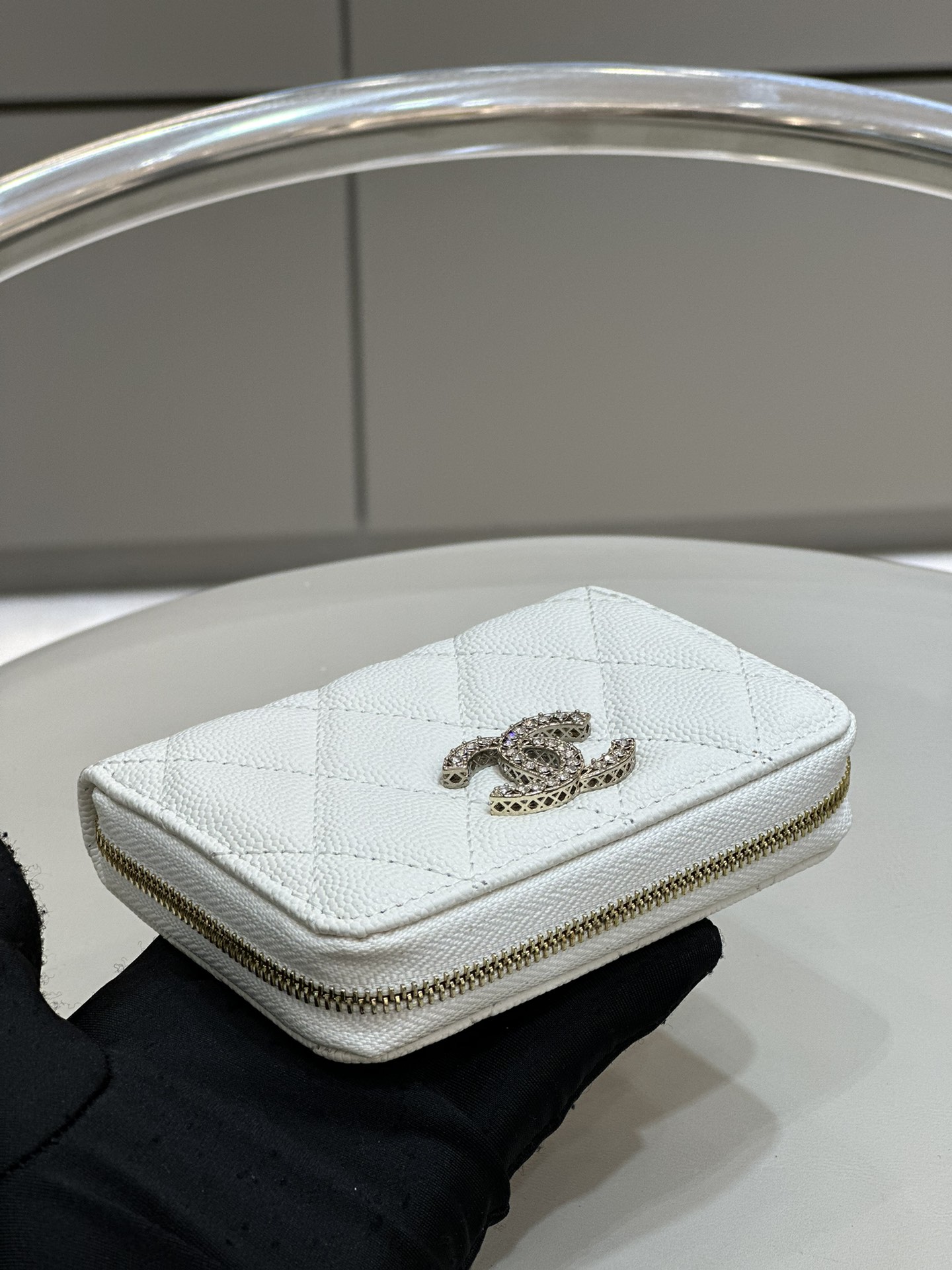 Bagsaa Ch**el Coin Purse White CC Logo Caviar Leather - 19x3x10cm