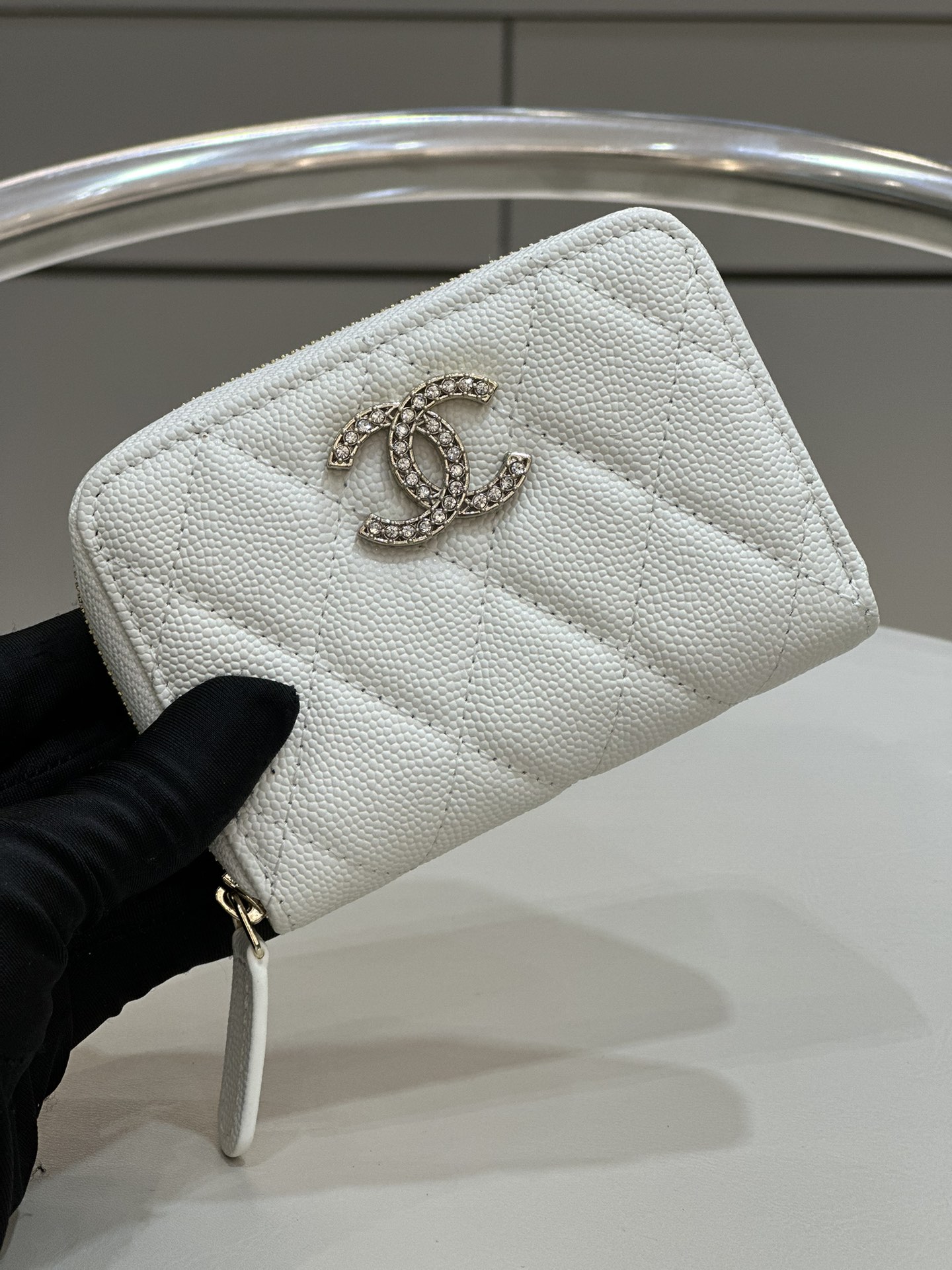 Bagsaa Ch**el Coin Purse White CC Logo Caviar Leather - 19x3x10cm