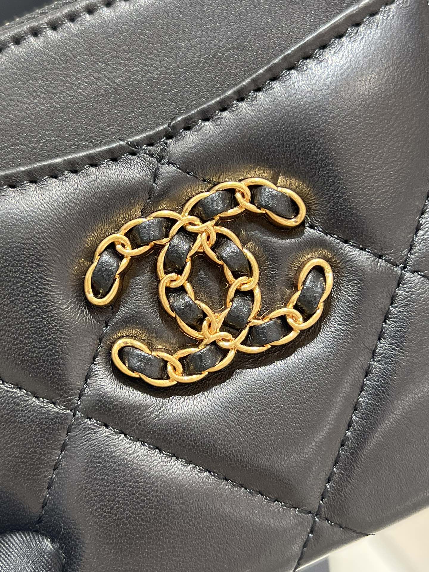 Bagsaaa Chane 19 Coin Purse Black Gold Hardware - 11x9.5x1.5cm