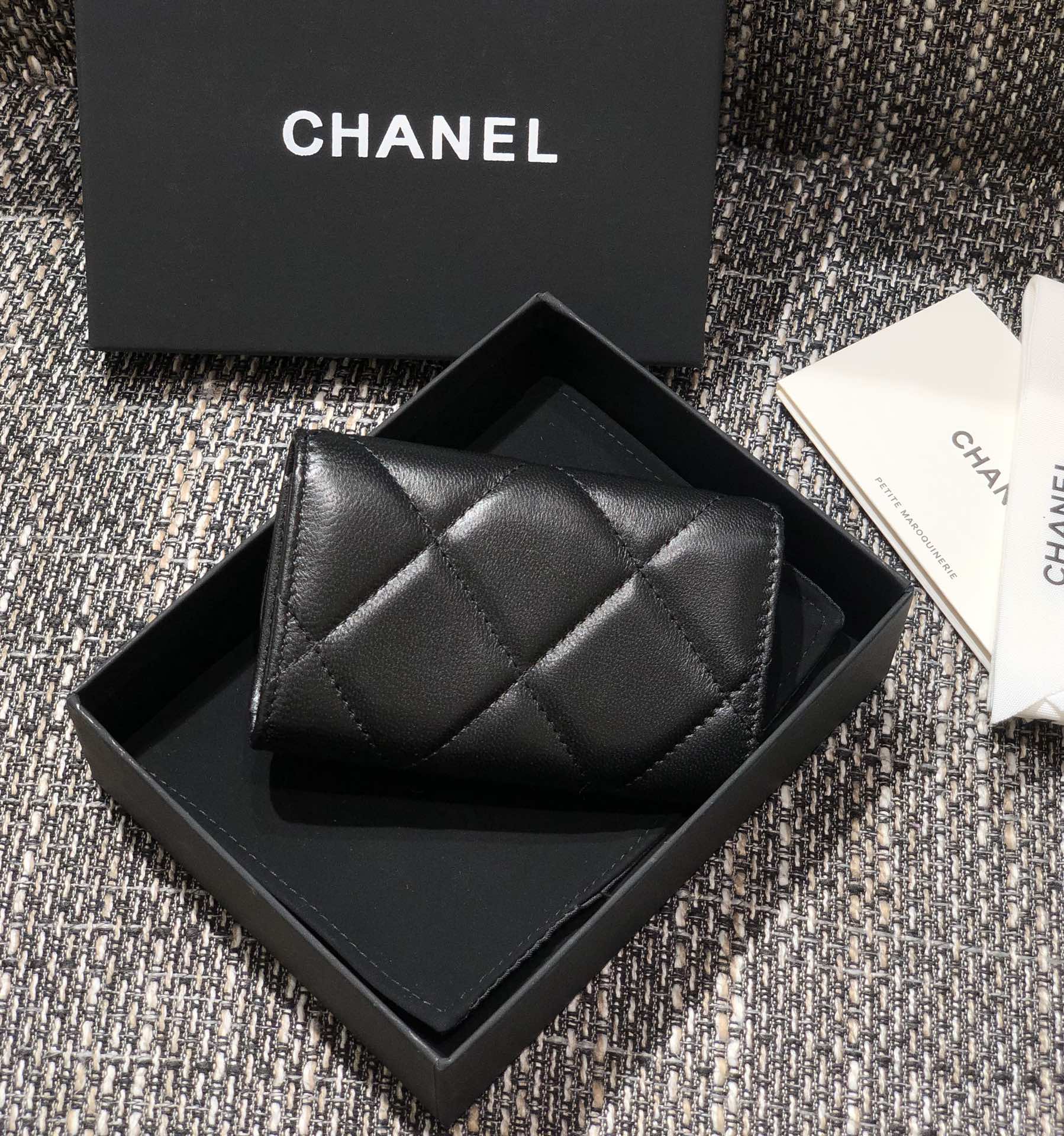Bagsaaa Chane 19 Flap Wallet Black Gold Hardware