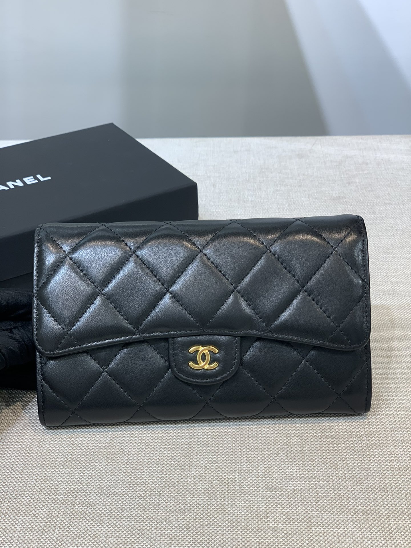 Bagsaaa Ch**el Flap 3 Fold Wallet Black Lambskin Gold Logo - 18.5/10/2.5cm