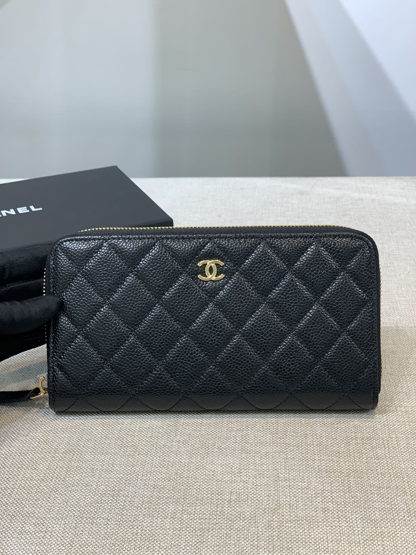 Bagsaaa Ch**el Zippy Caviar Wallet Gold Logo - 19.5x10.5x2 cm