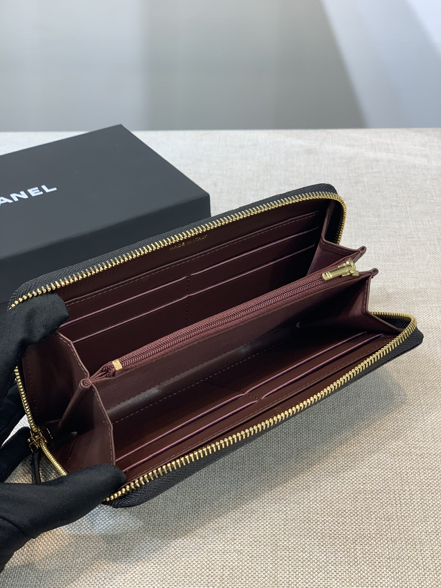 Bagsaaa Ch**el Zippy Caviar Wallet Gold Logo - 19.5x10.5x2 cm