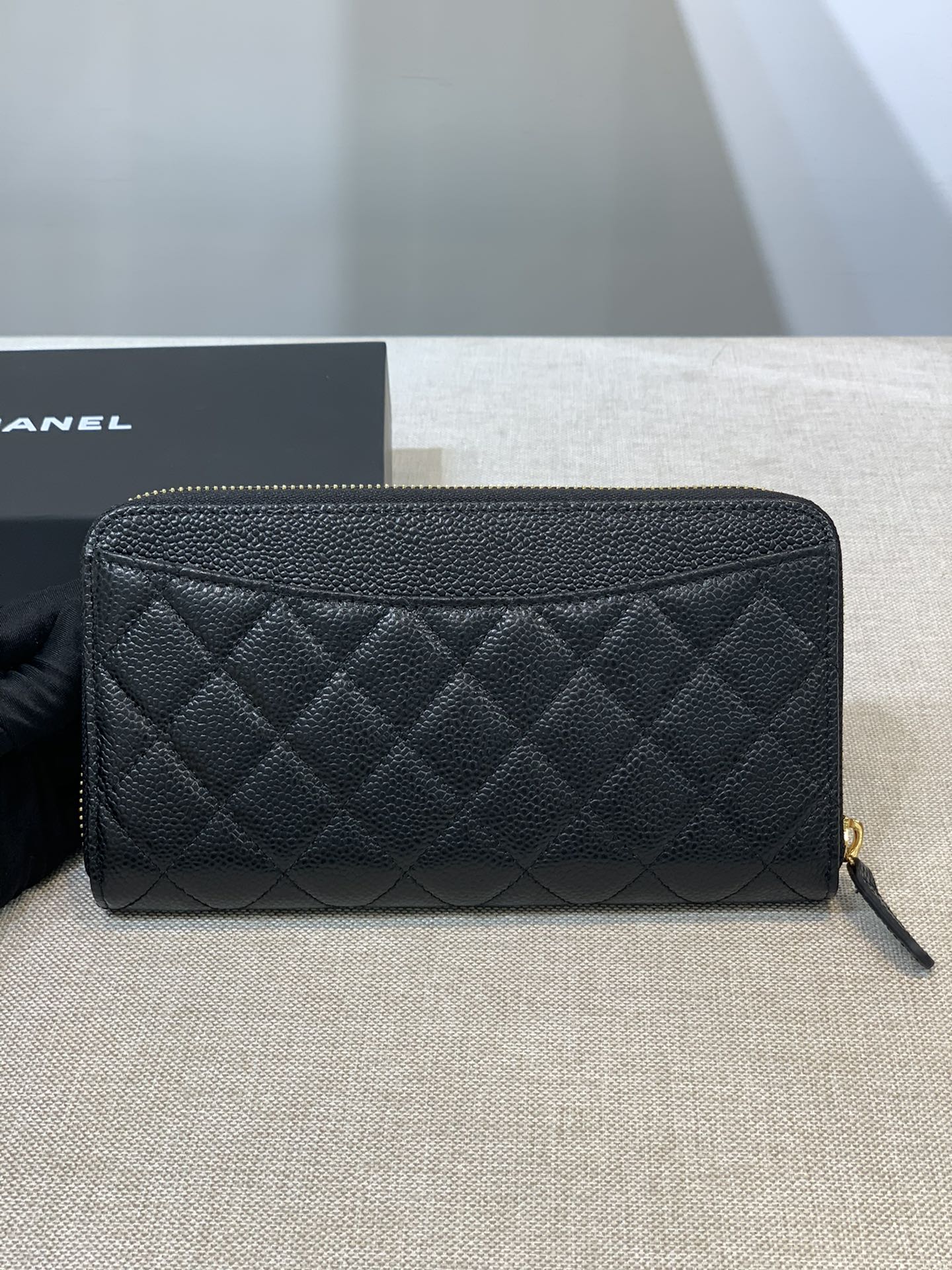 Bagsaaa Ch**el Zippy Caviar Wallet Gold Logo - 19.5x10.5x2 cm