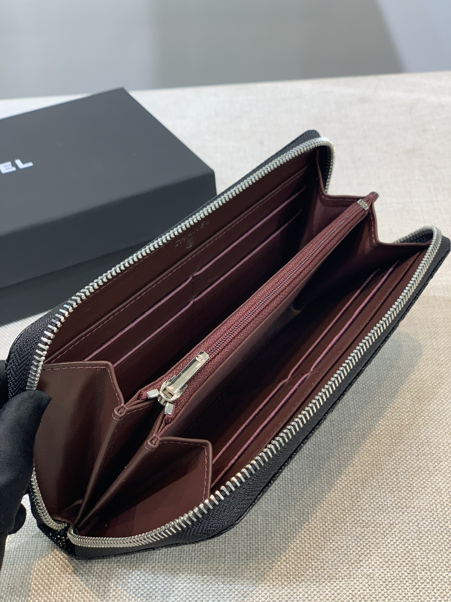 Bagsaaa Ch**el Zippy Cavier Wallet Silver Logo