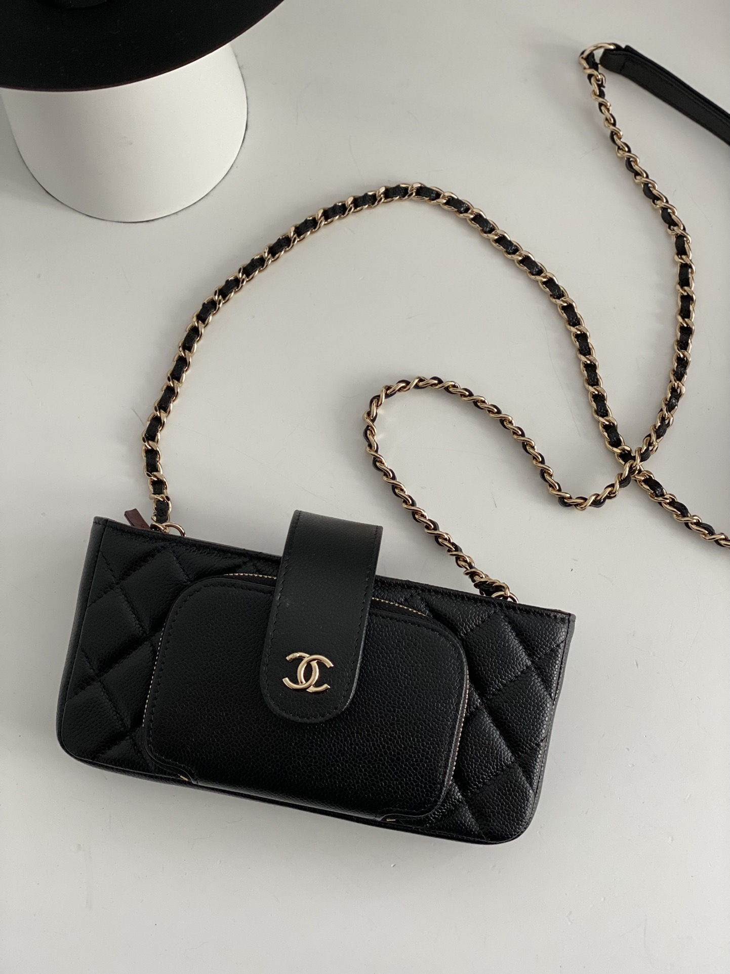 Bagsaaa Ch**el 22B Quilted Phone Holder With Chain Black Caviar - 19 x 9 x 3.5 cm