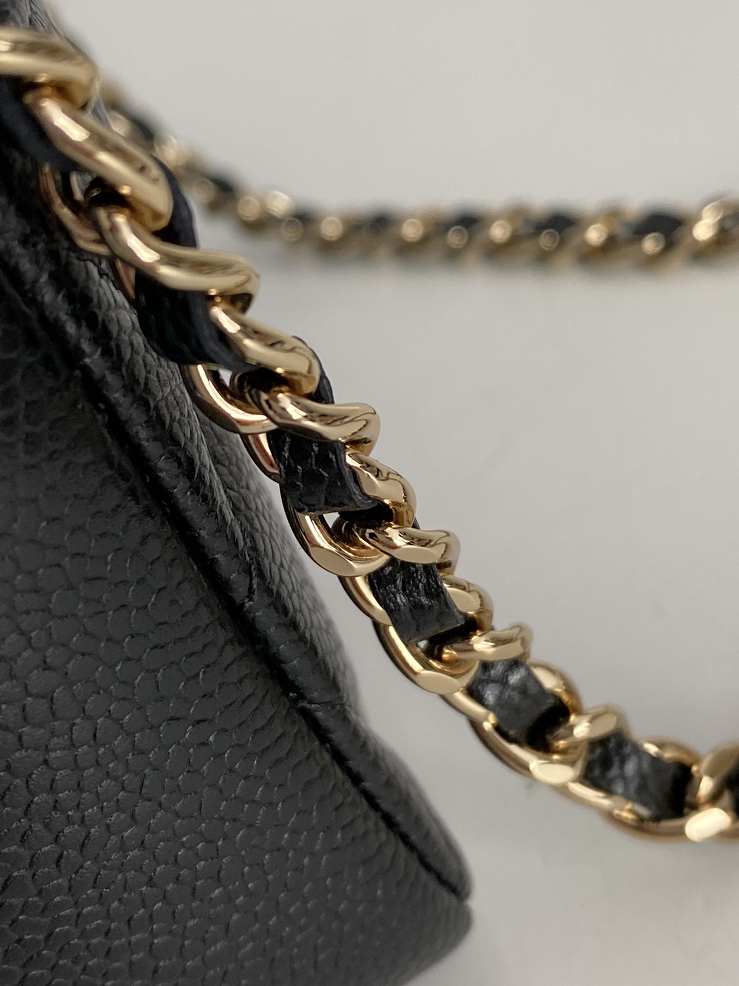 Bagsaaa Ch**el 22B Quilted Phone Holder With Chain Black Caviar - 19 x 9 x 3.5 cm