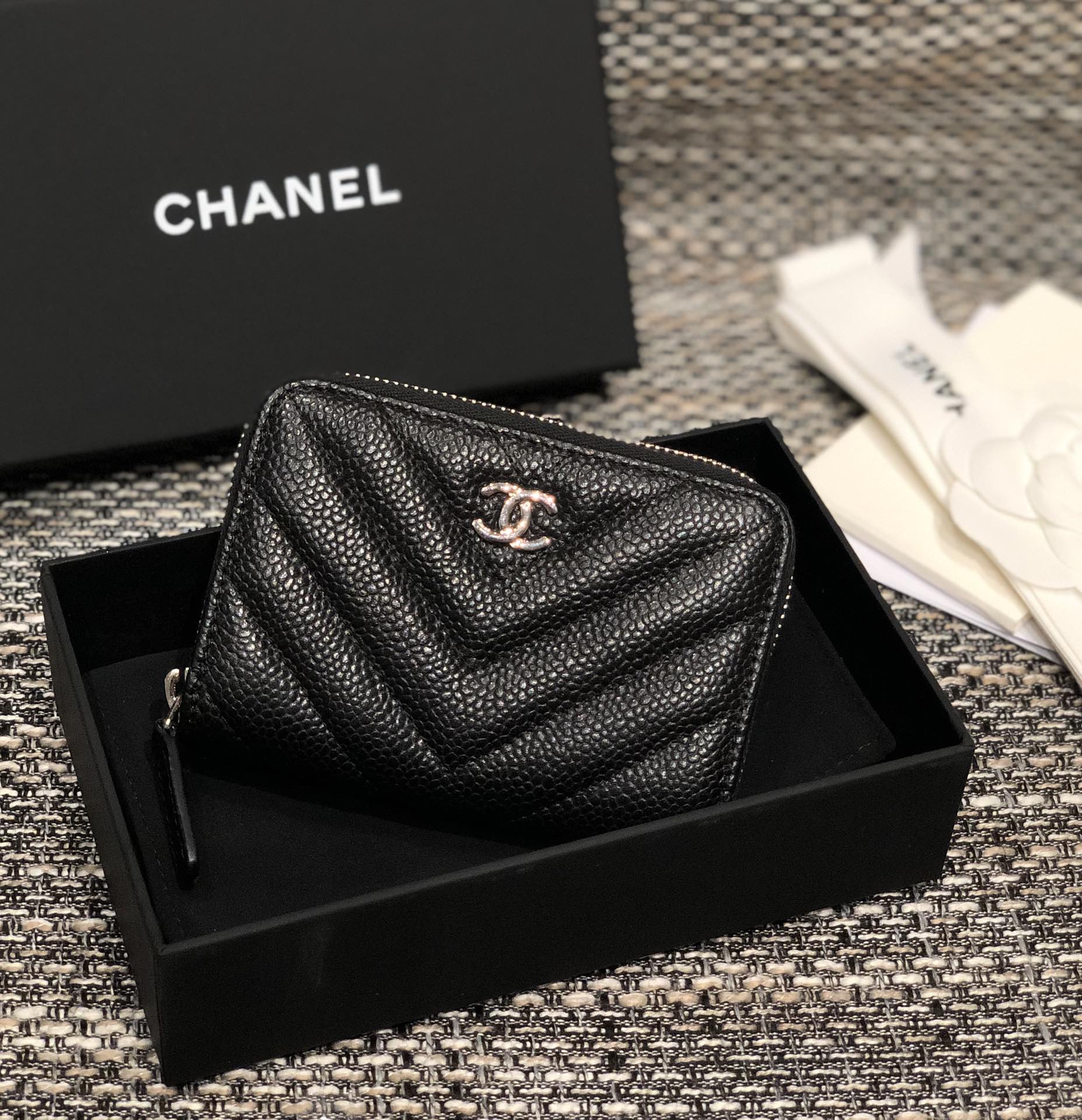 Bagsaaa Ch**el Chevron Coin Purse Caviar Leather Silver - 7.5×2×11.cm