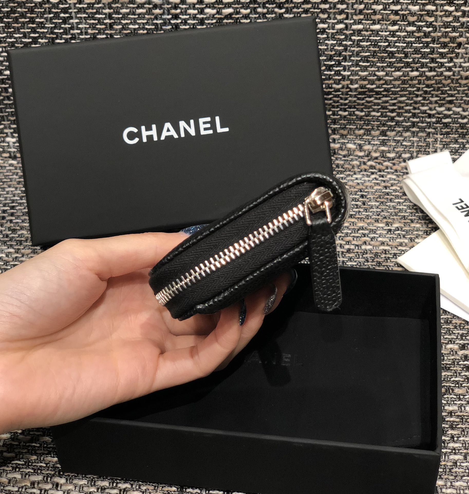Bagsaaa Ch**el Chevron Coin Purse Caviar Leather Silver - 7.5×2×11.cm