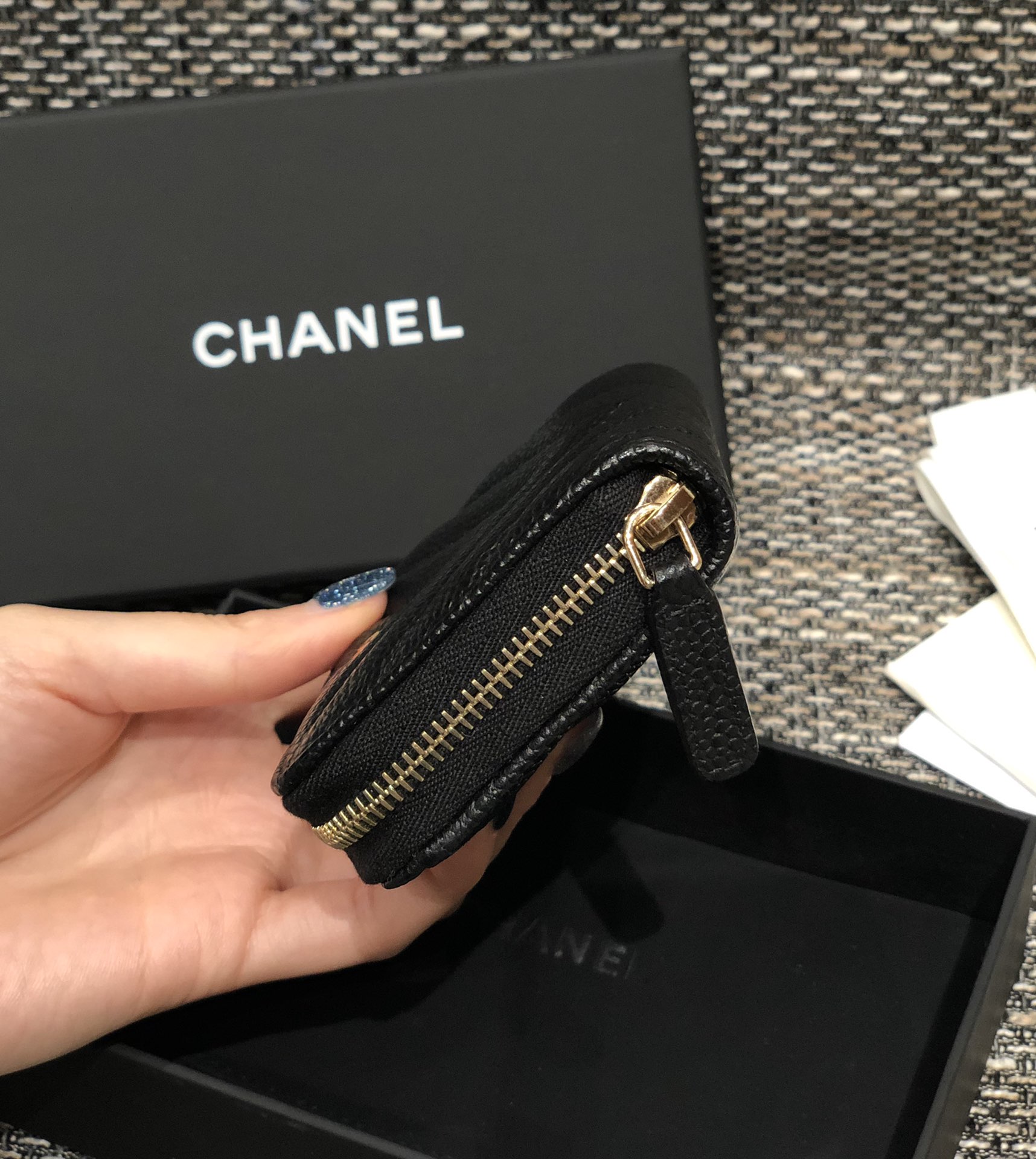 Bagsaaa Ch**el Chevron Coin Purse Caviar Leather Gold - 7.5×2×11.cm