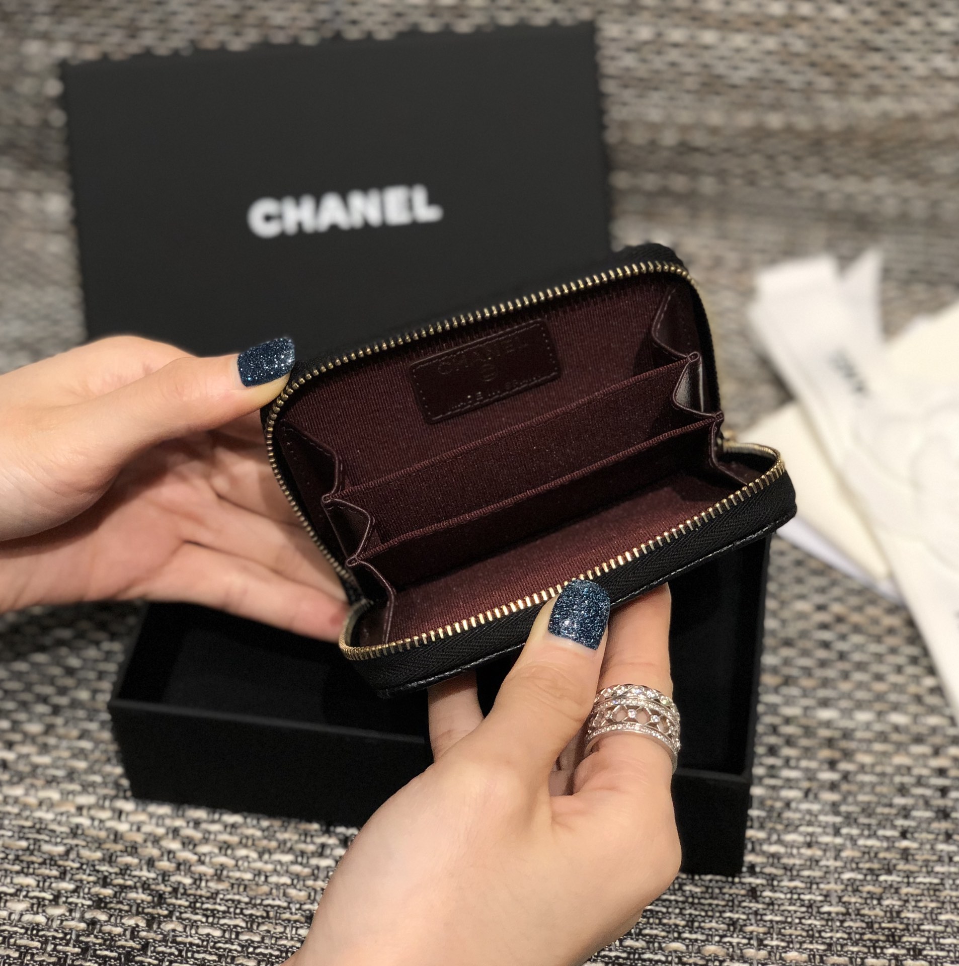 Bagsaaa Ch**el Chevron Coin Purse Caviar Leather Gold - 7.5×2×11.cm