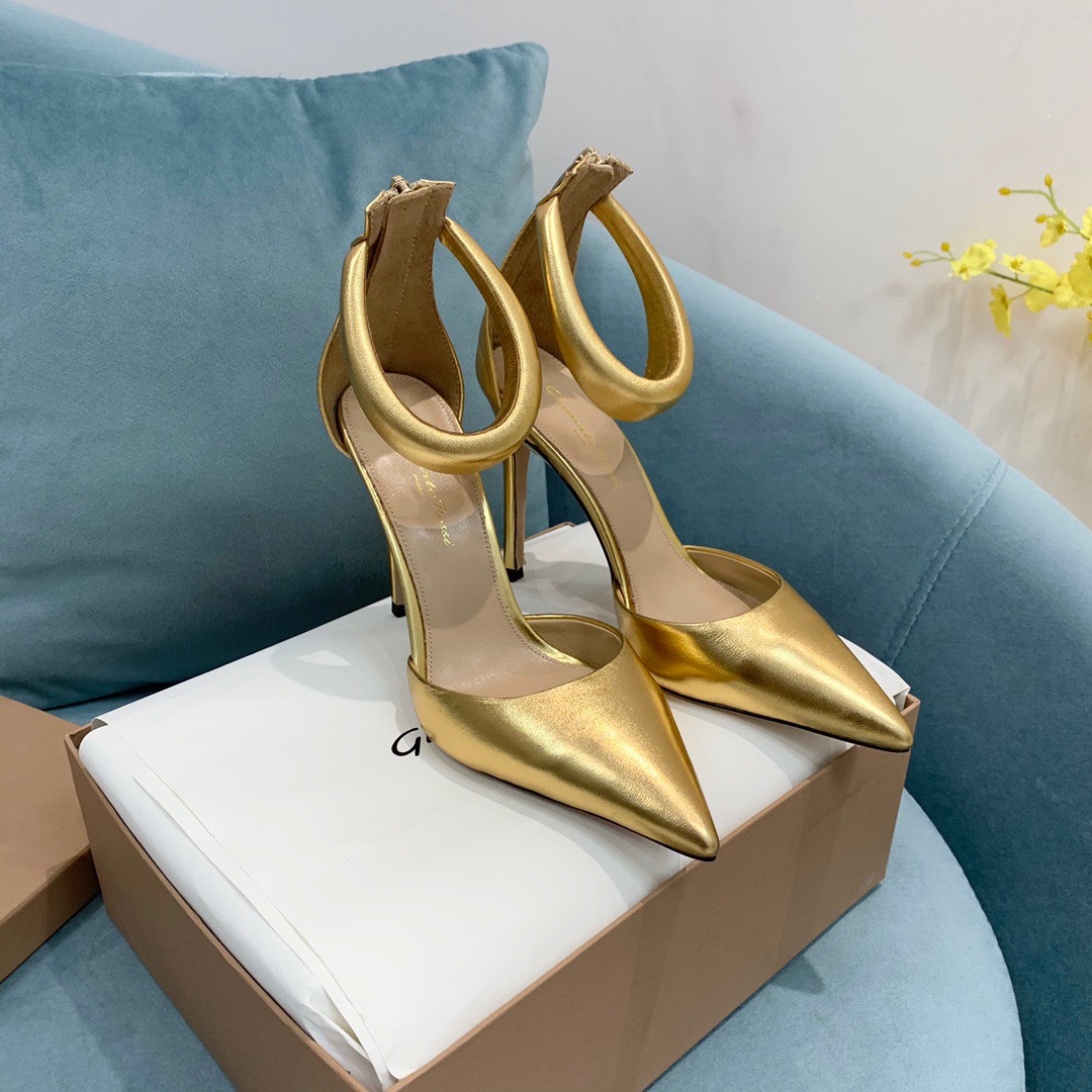 Bagsaaa Gianvito Rossi Gold Heels