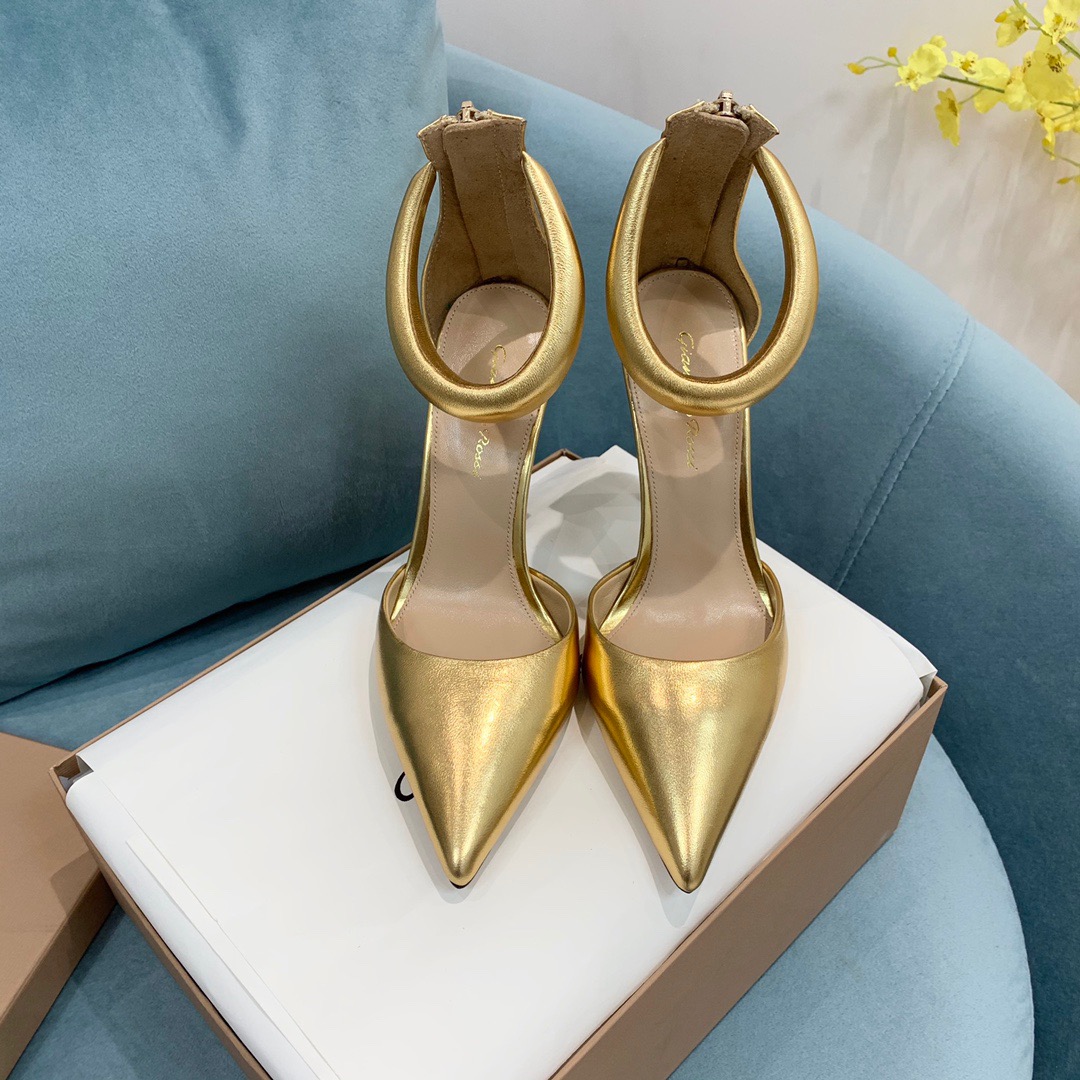 Bagsaaa Gianvito Rossi Gold Heels