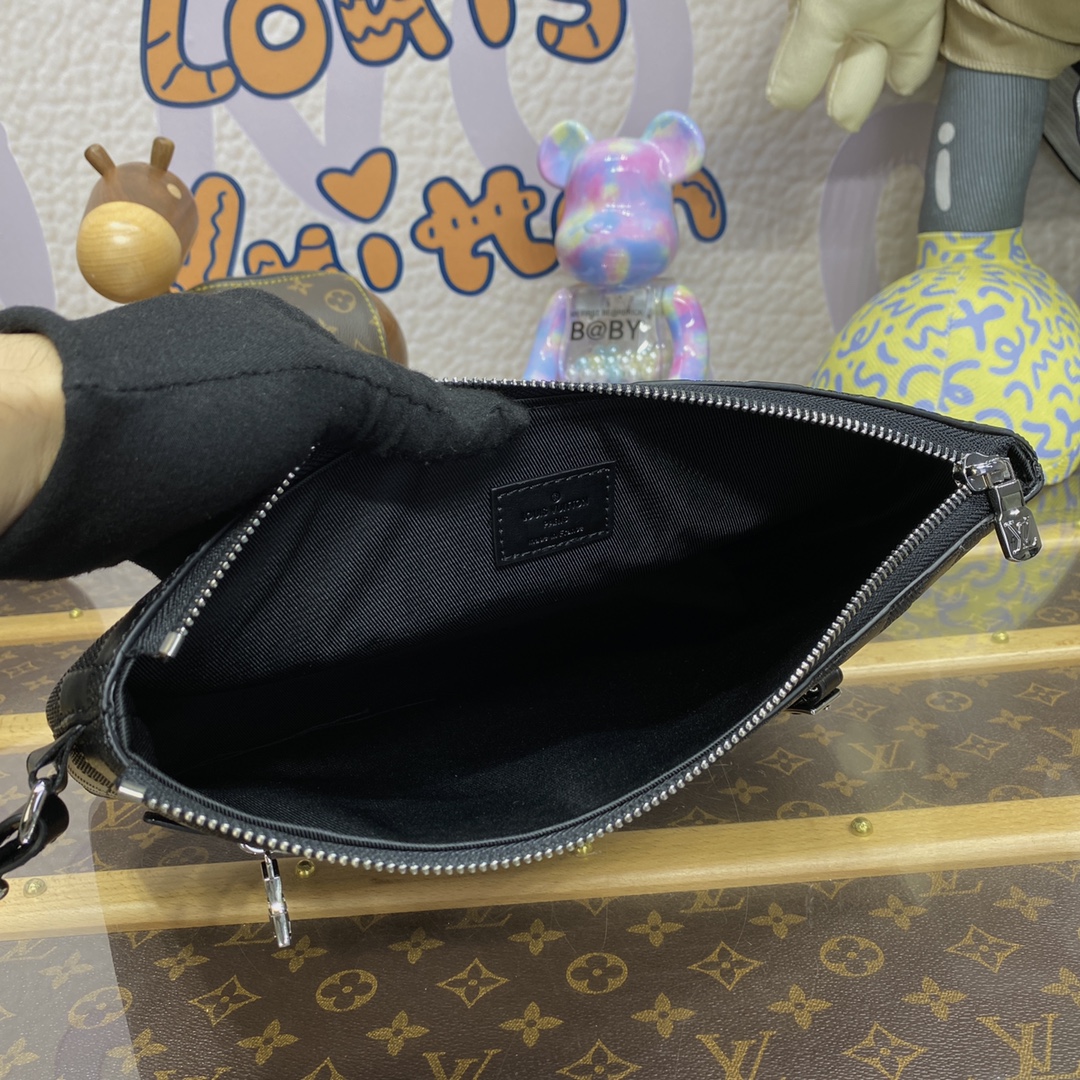 Bagsaaa L0vis Vvtt0n Takeoff bag Black - 30 x 22 x 5 cm