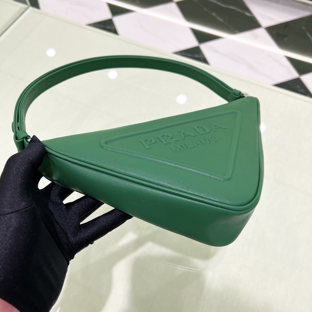 Bagsaaa Pra*a Triangle leather mini-bag green