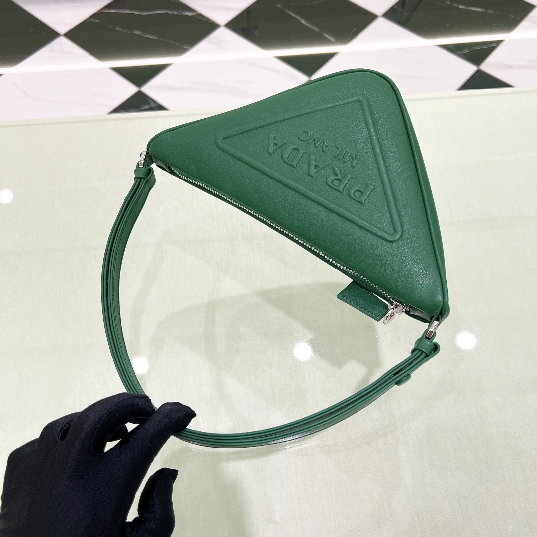 Bagsaaa Pra*a Triangle leather mini-bag green