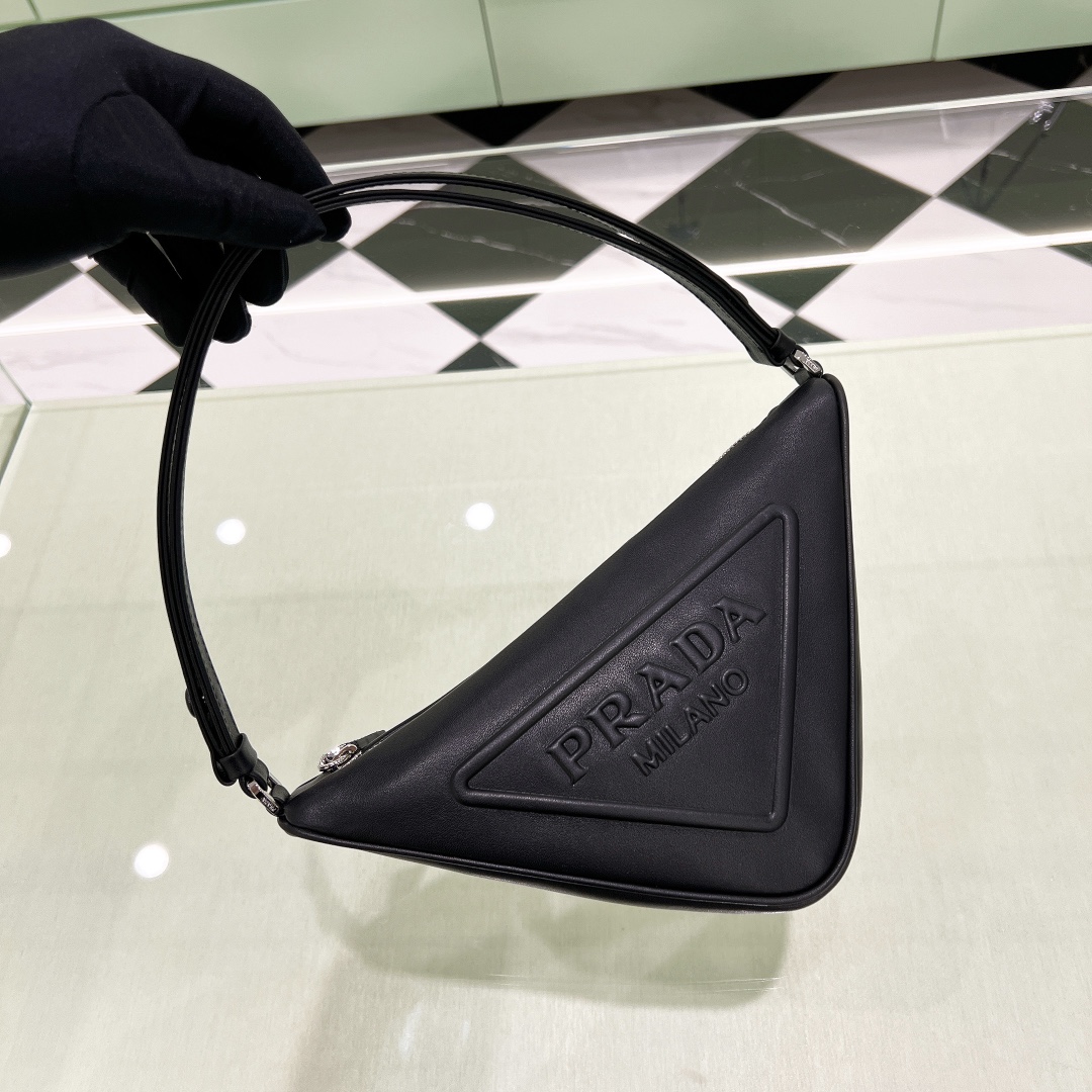 Bagsaaa Pra*a Triangle leather mini-bag black