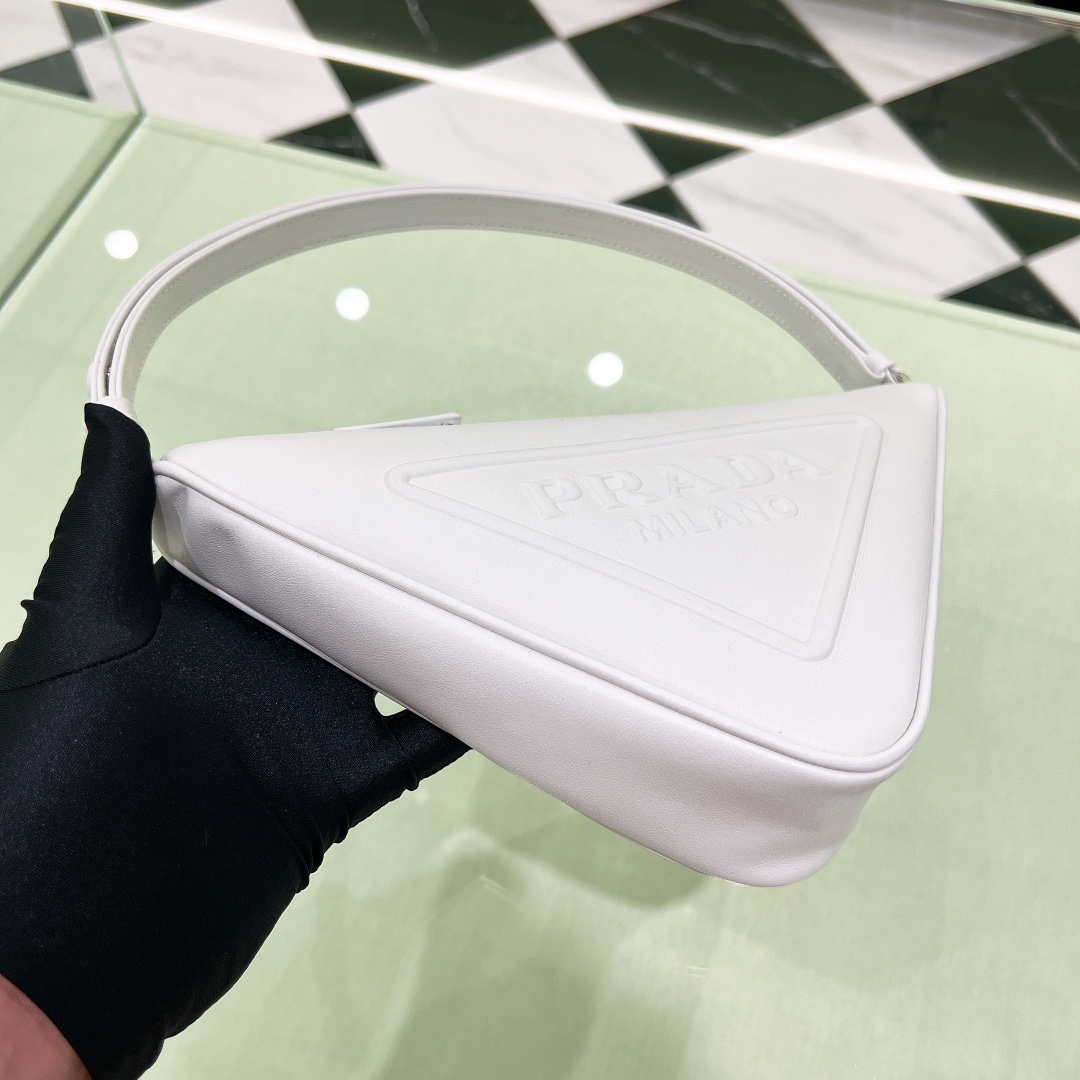 Bagsaaa Pra*a Triangle leather mini-bag white