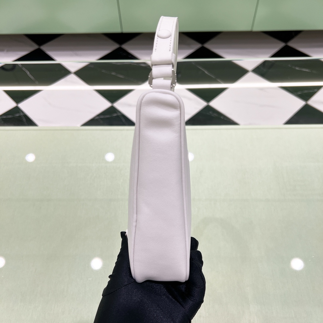 Bagsaaa Pra*a Triangle leather mini-bag white