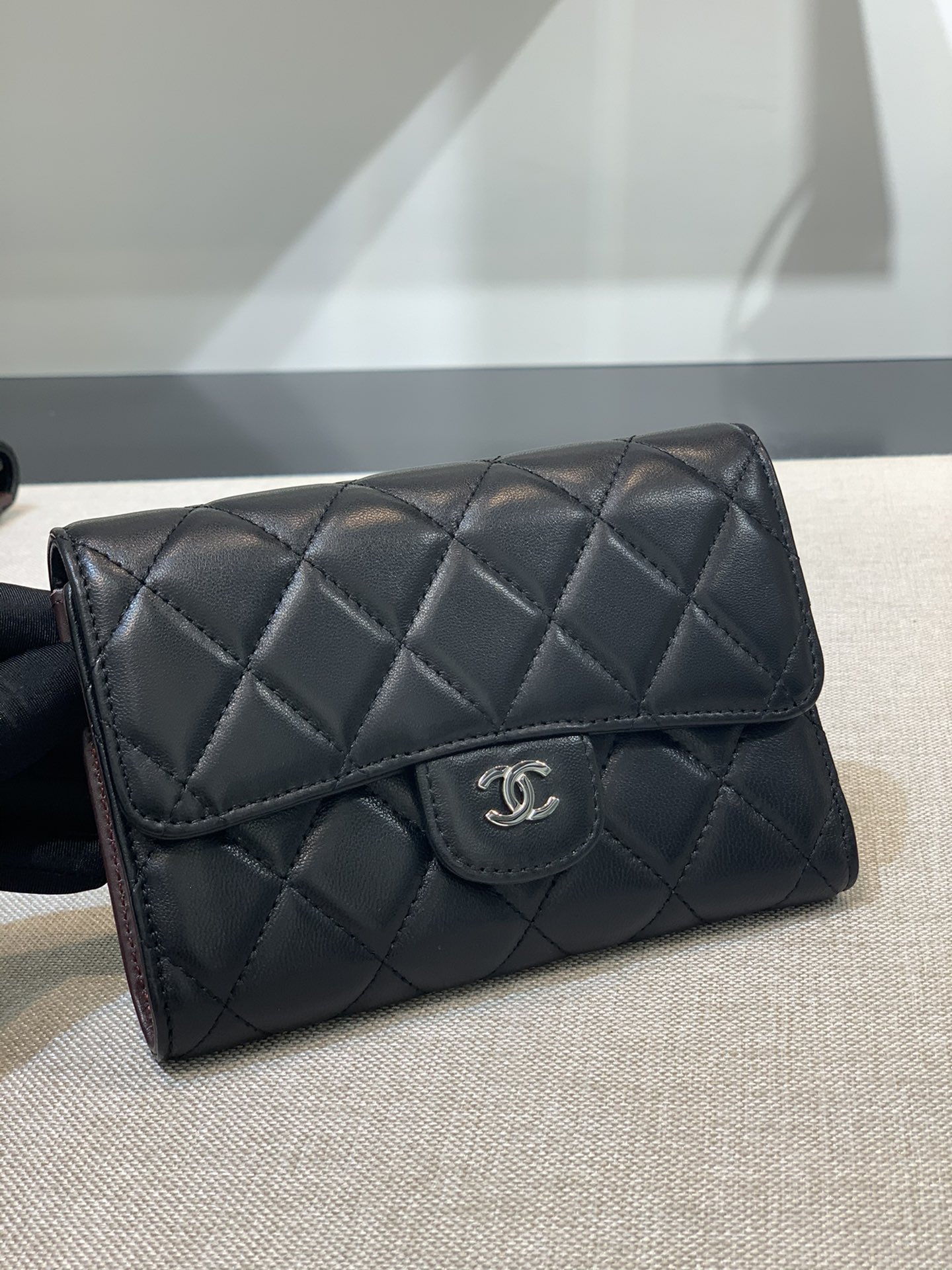 Bagsaaa Ch**el Wallet Black Lambskin Silver Hardware - 18 x 11 cm