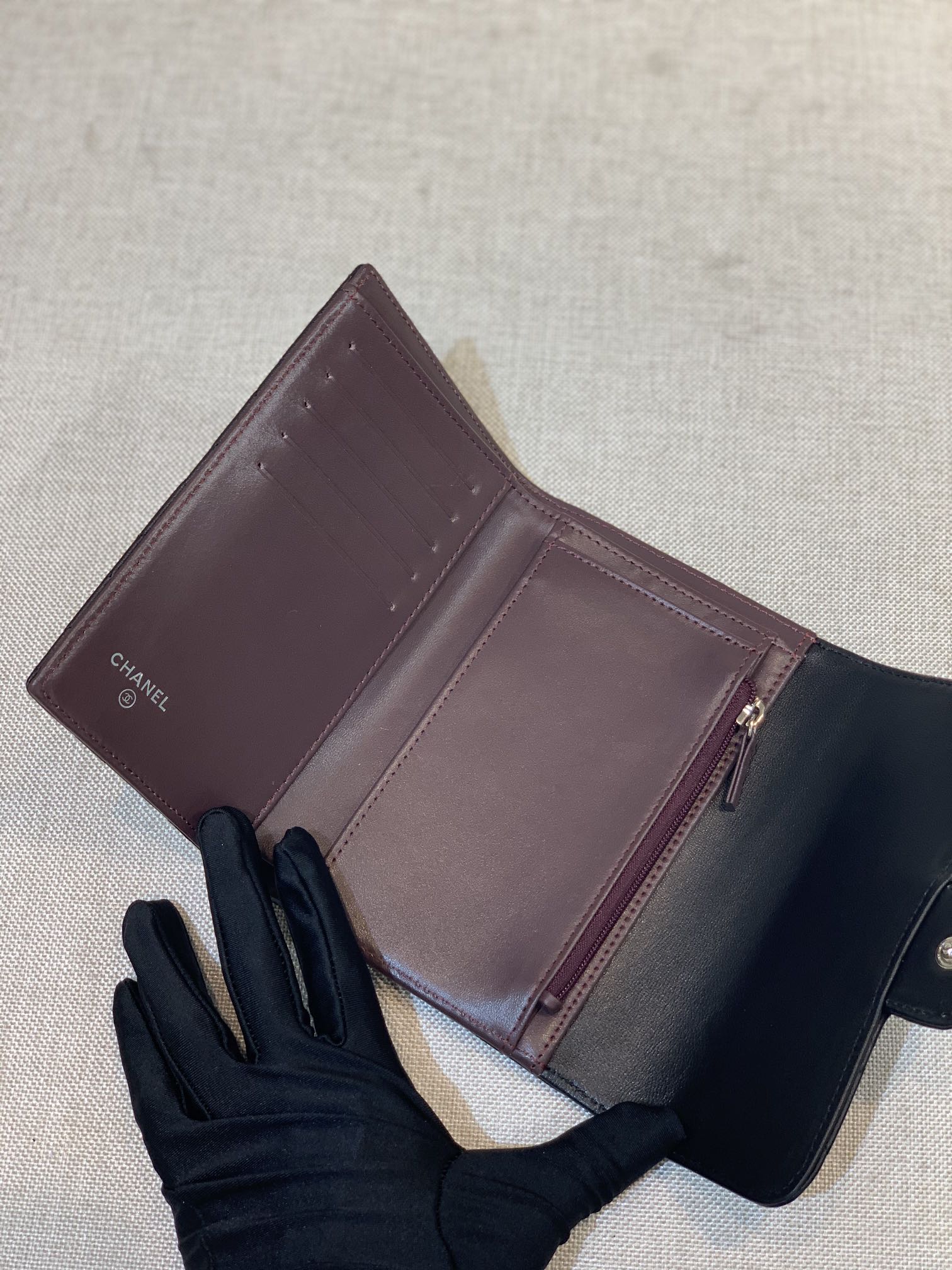 Bagsaaa Ch**el Wallet Black Lambskin Silver Hardware - 18 x 11 cm