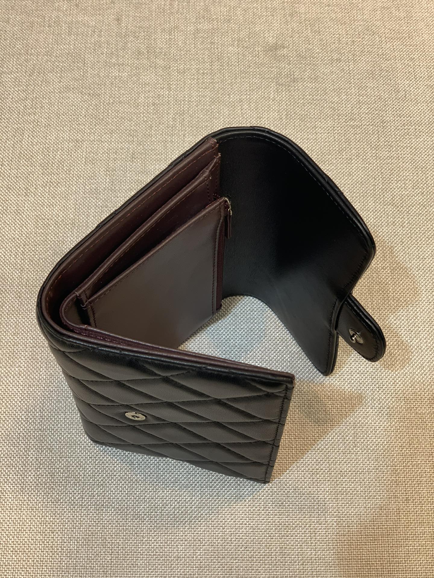 Bagsaaa Ch**el Wallet Black Lambskin Silver Hardware - 18 x 11 cm