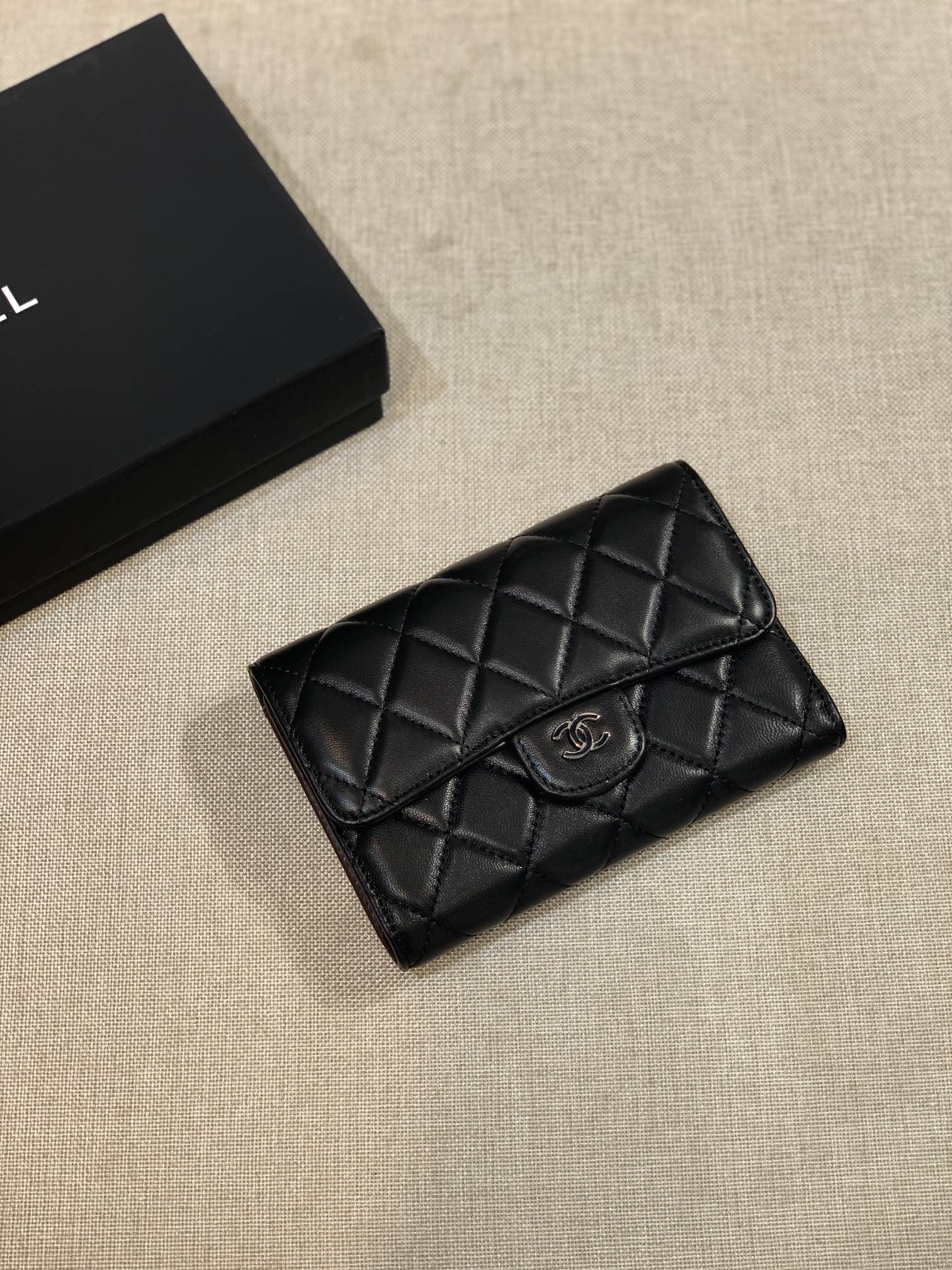 Bagsaaa Ch**el Wallet Black Lambskin Silver Hardware - 18 x 11 cm