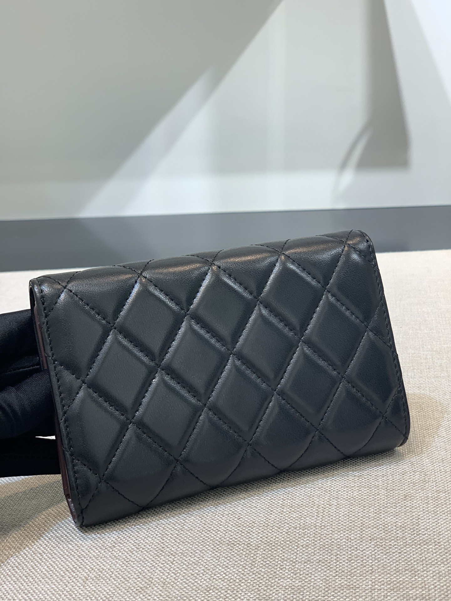 Bagsaaa Ch**el Wallet Black Lambskin Gold Hardware - 18 x 11 cm