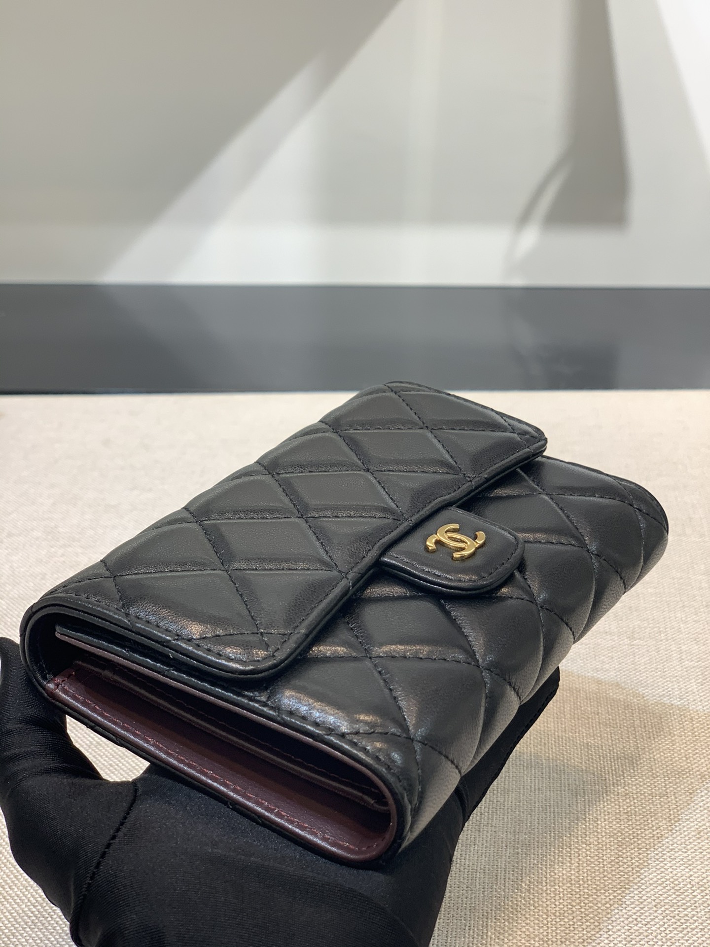 Bagsaaa Ch**el Wallet Black Lambskin Gold Hardware - 18 x 11 cm