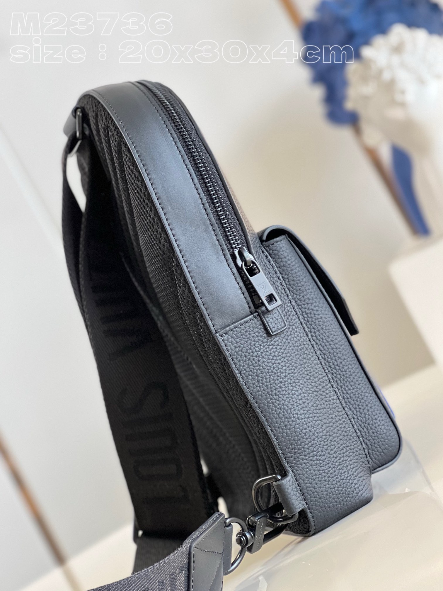 Bagsaaa L0vis Vvtt0n Pilot Sling Bag - 20 x 30 x 4 cm