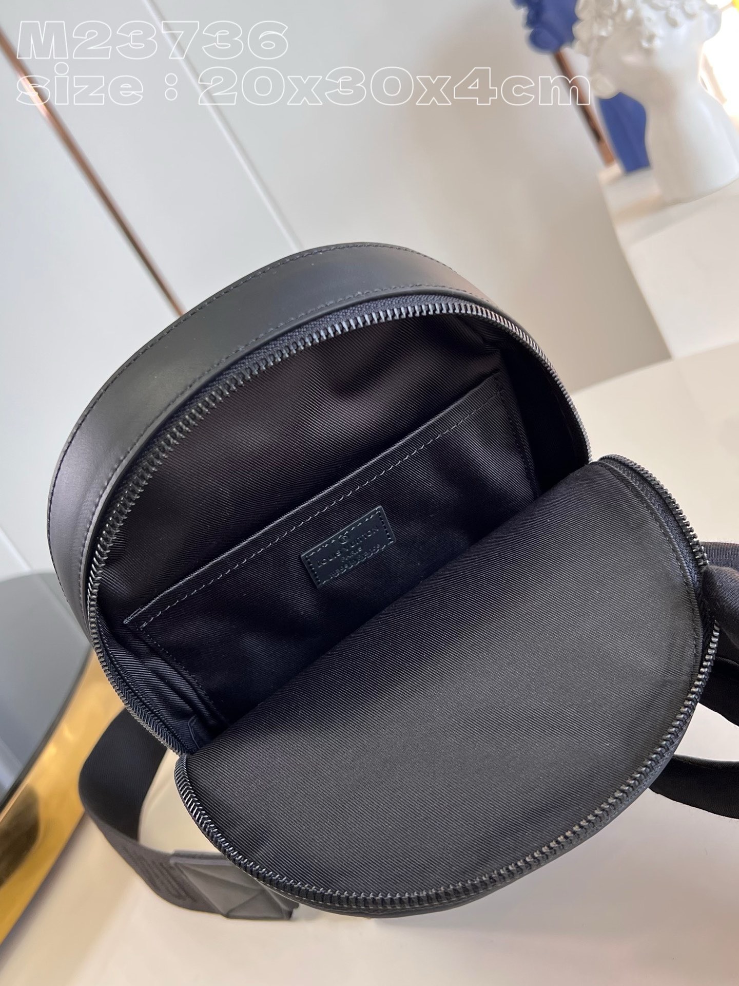 Bagsaaa L0vis Vvtt0n Pilot Sling Bag - 20 x 30 x 4 cm