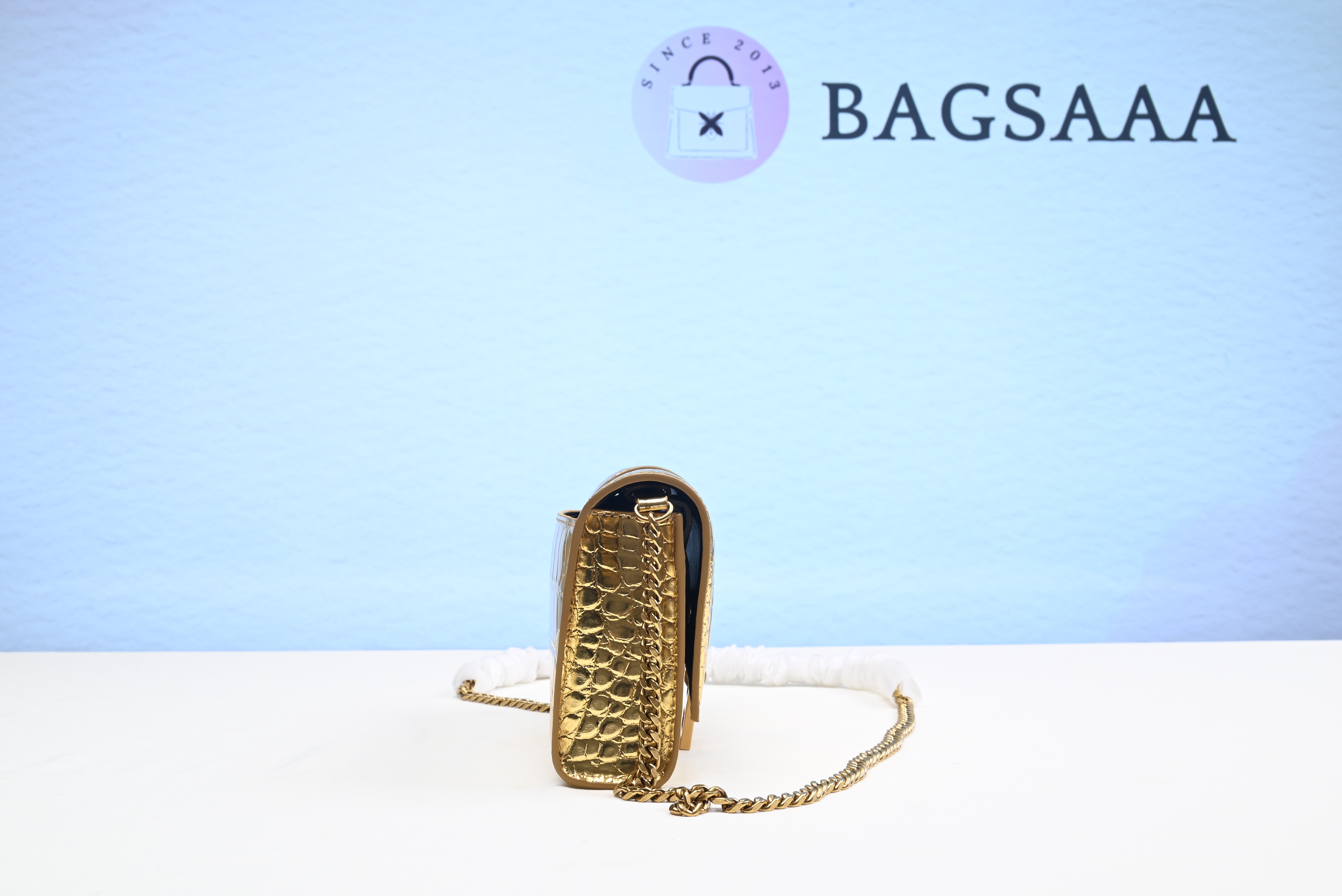 Bagsaaa Ba1en*iaga Hourglass Chain Wallet Bag Gold 19cm