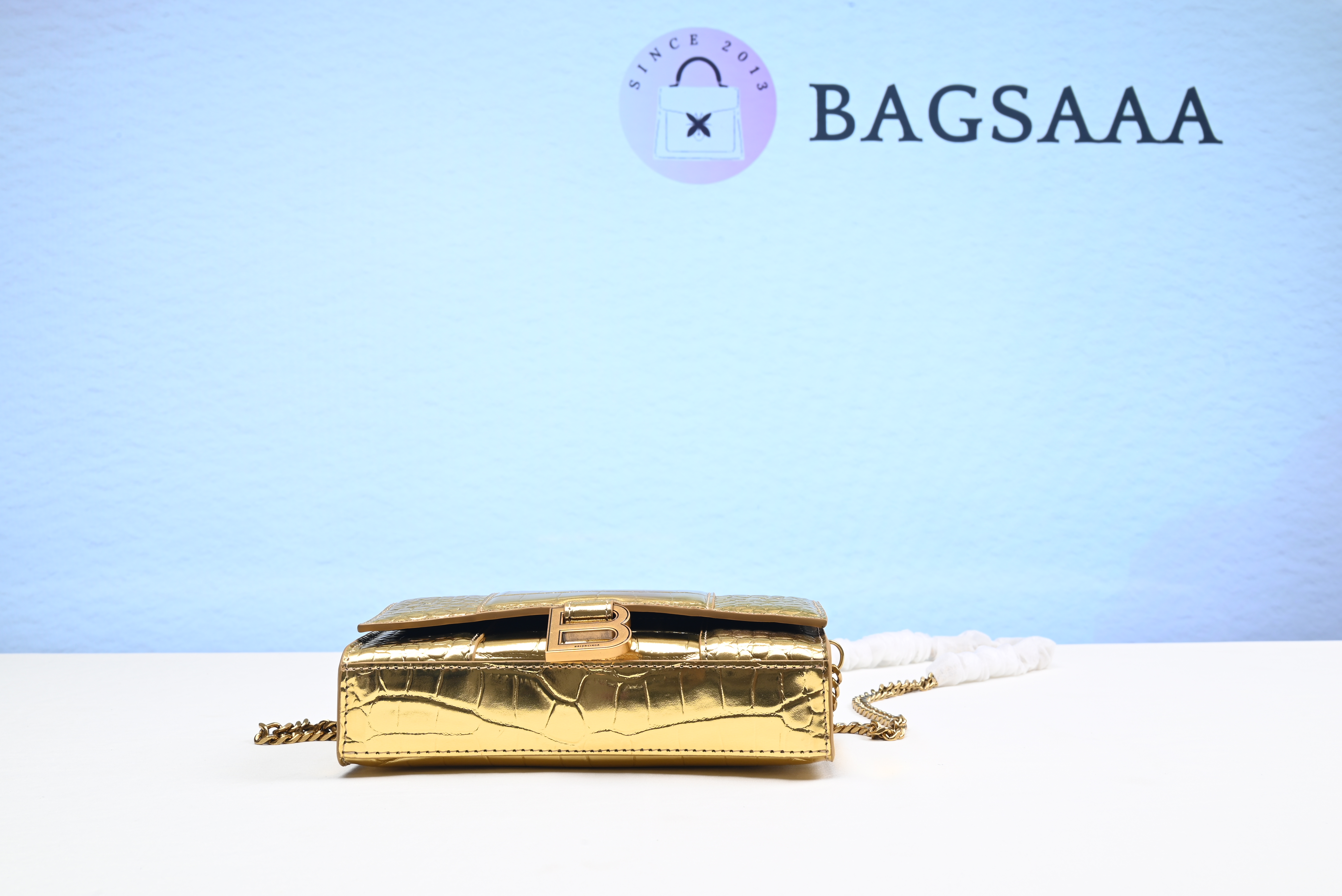 Bagsaaa Ba1en*iaga Hourglass Chain Wallet Bag Gold 19cm