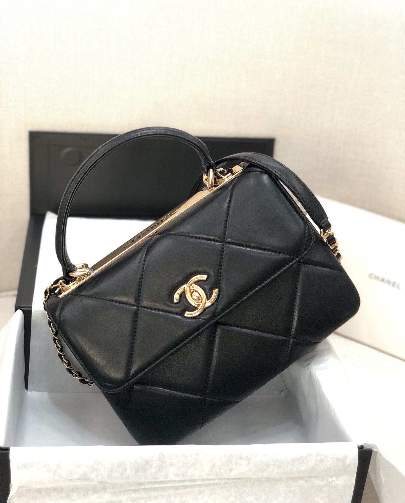 Bagsaaa Ch**el Trendy CC Large Quilting Black Leather Gold Hardware 25cm