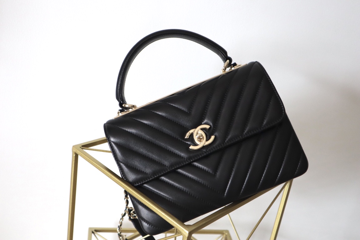 Bagsaaa Ch**el Trendy CC Chevron Gold Hardware 25cm (Black inside)