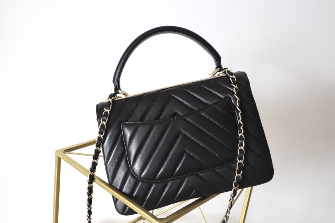 Bagsaaa Ch**el Trendy CC Chevron Gold Hardware 25cm (Black inside)